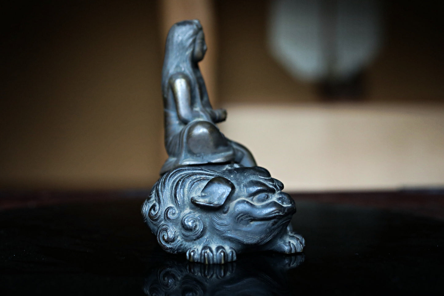 FINE! Japanese antique 1700s Bronze statue censer Koro Bodhisattva maiden shishi lion with wooden box, Incense burner H4.3in/H5.5cm