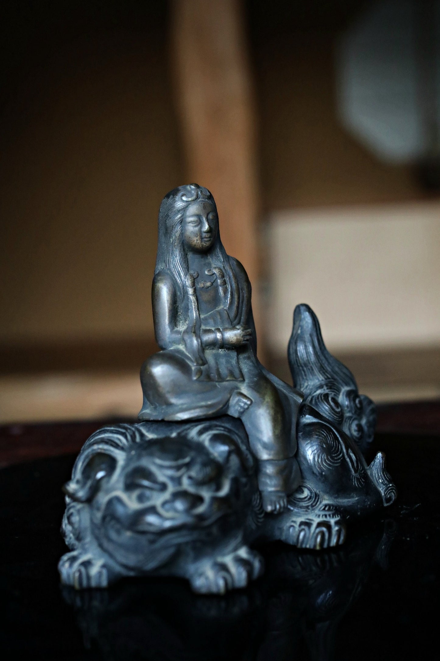 FINE! Japanese antique 1700s Bronze statue censer Koro Bodhisattva maiden shishi lion with wooden box, Incense burner H4.3in/H5.5cm