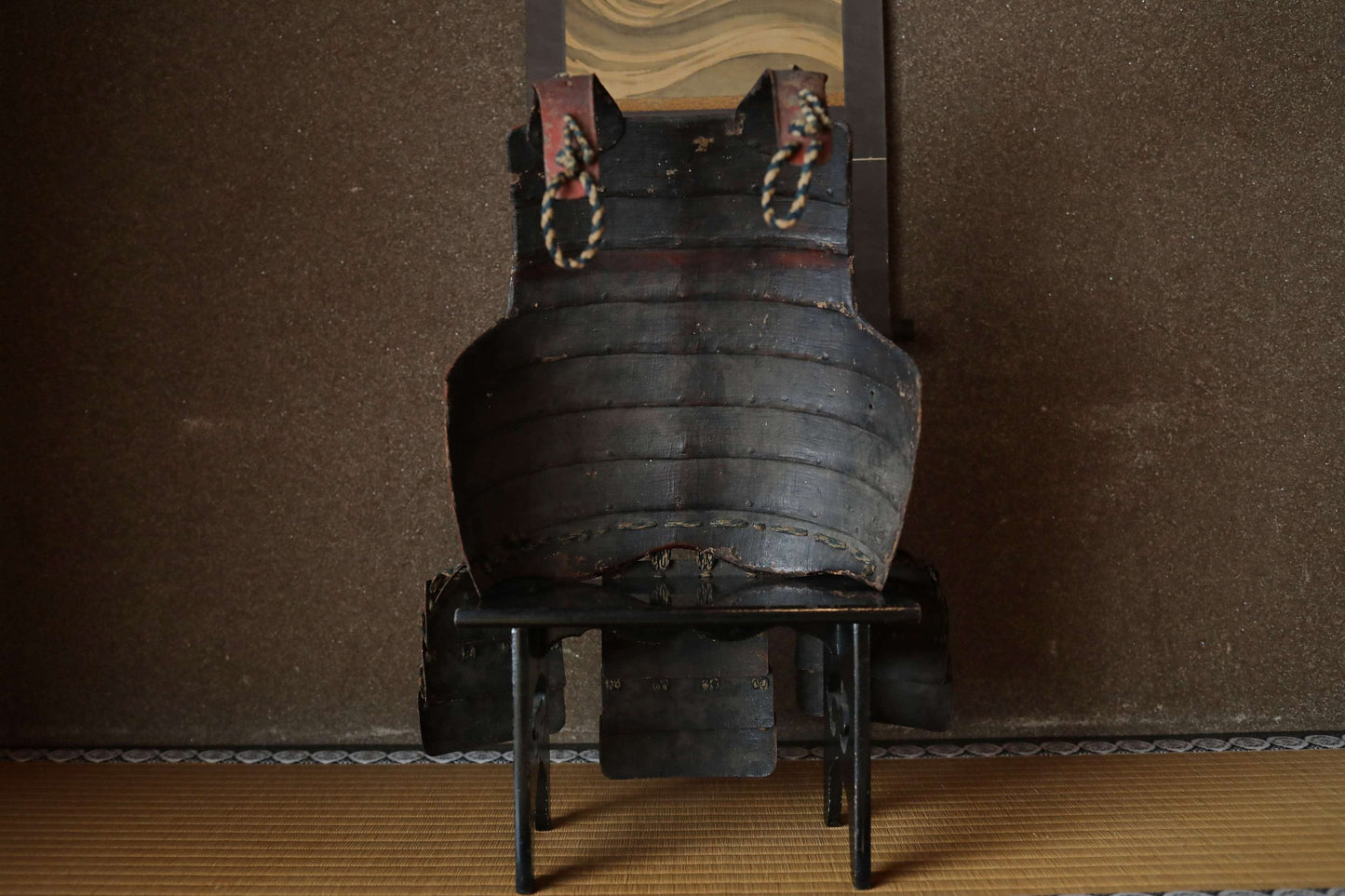 FINE!! Japanese antique 1700s Samurai armor 鎧 Yoroi torso red lacquer urushi with Gold family crest stand set original Japan historical Edo