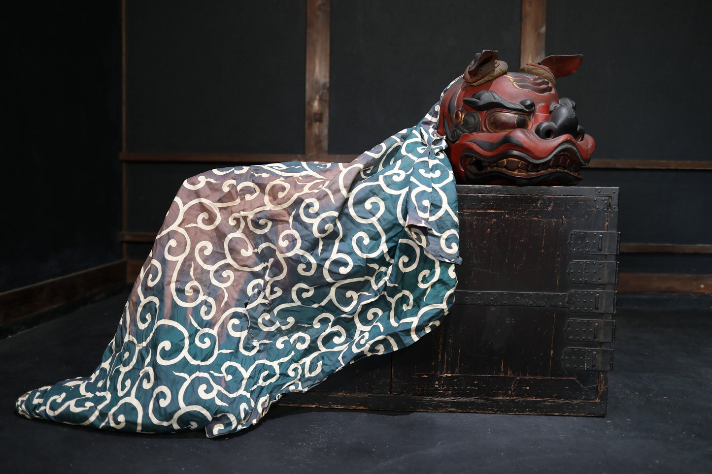Japanese antique 1800s Shishi BIG wood mask with large cloth hand carving lacquer lion's head Festival sculptures H12.2×13.6in/H31×34.5cm