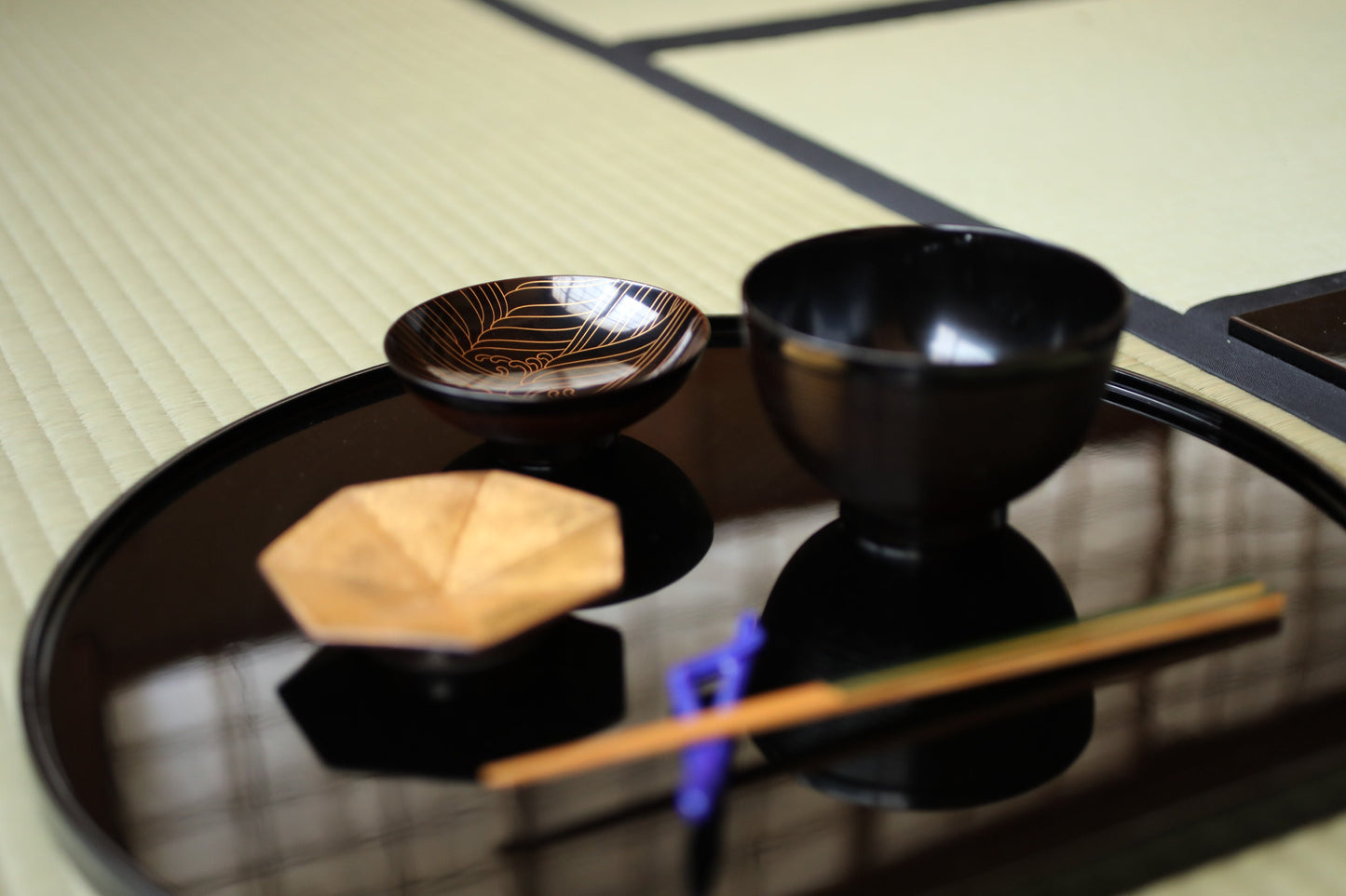 FINE! Pair of Japanese vintage Urushi lacquer bowls, Owan miso cups waves design black gold Maki-e lacquer tableware hand craft