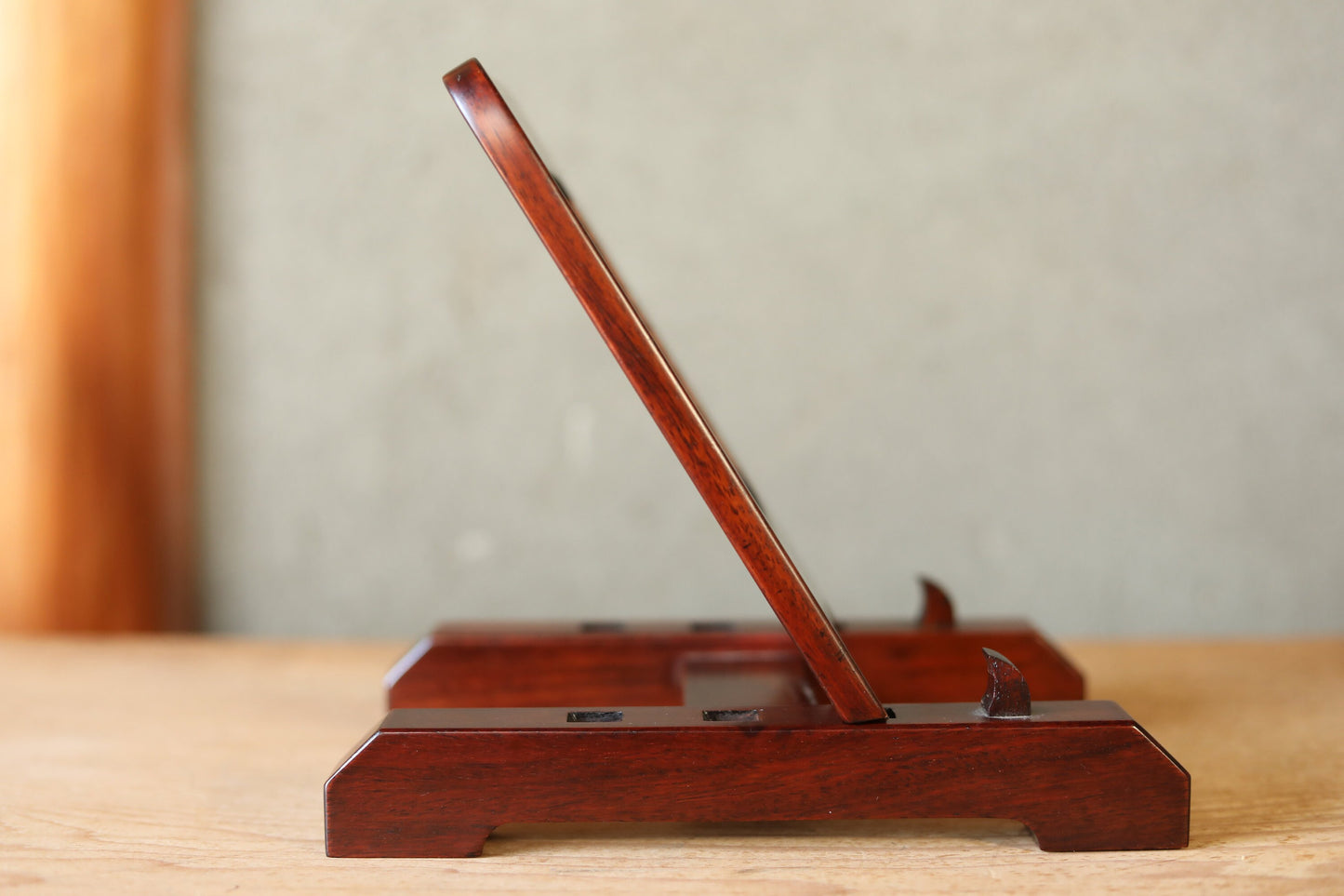 FINE! Japanese vintage KARAKI rosewood wooden Paint or ornamental plate stand, Adjustable angle/ wooden furniture H8.3×6.3in/H21×16cm