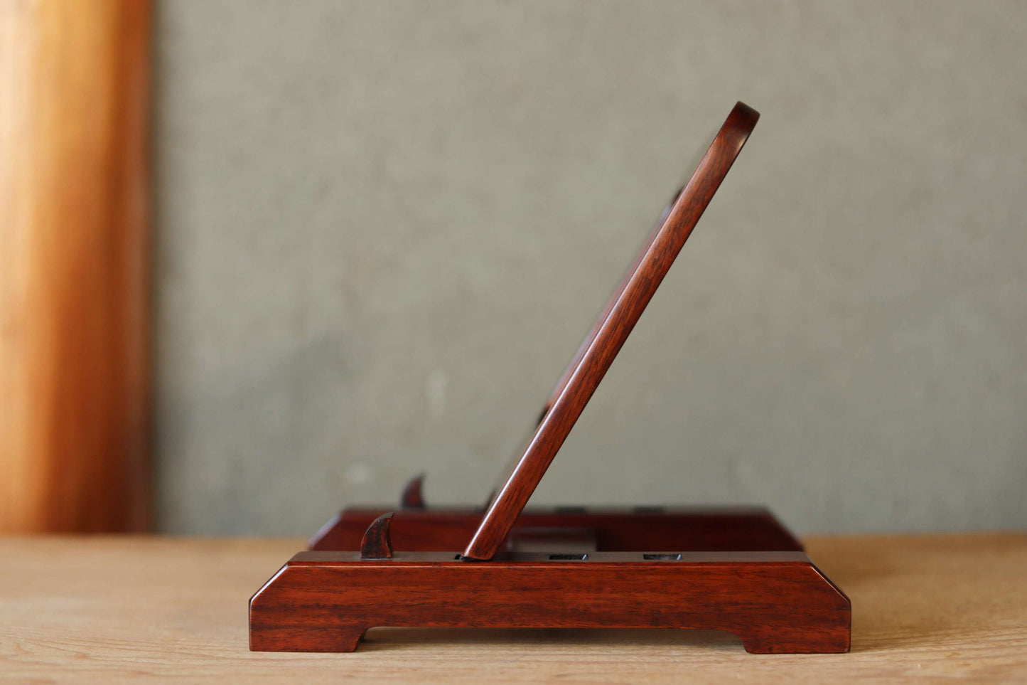 FINE! Japanese vintage KARAKI rosewood wooden Paint or ornamental plate stand, Adjustable angle/ wooden furniture H8.3×6.3in/H21×16cm