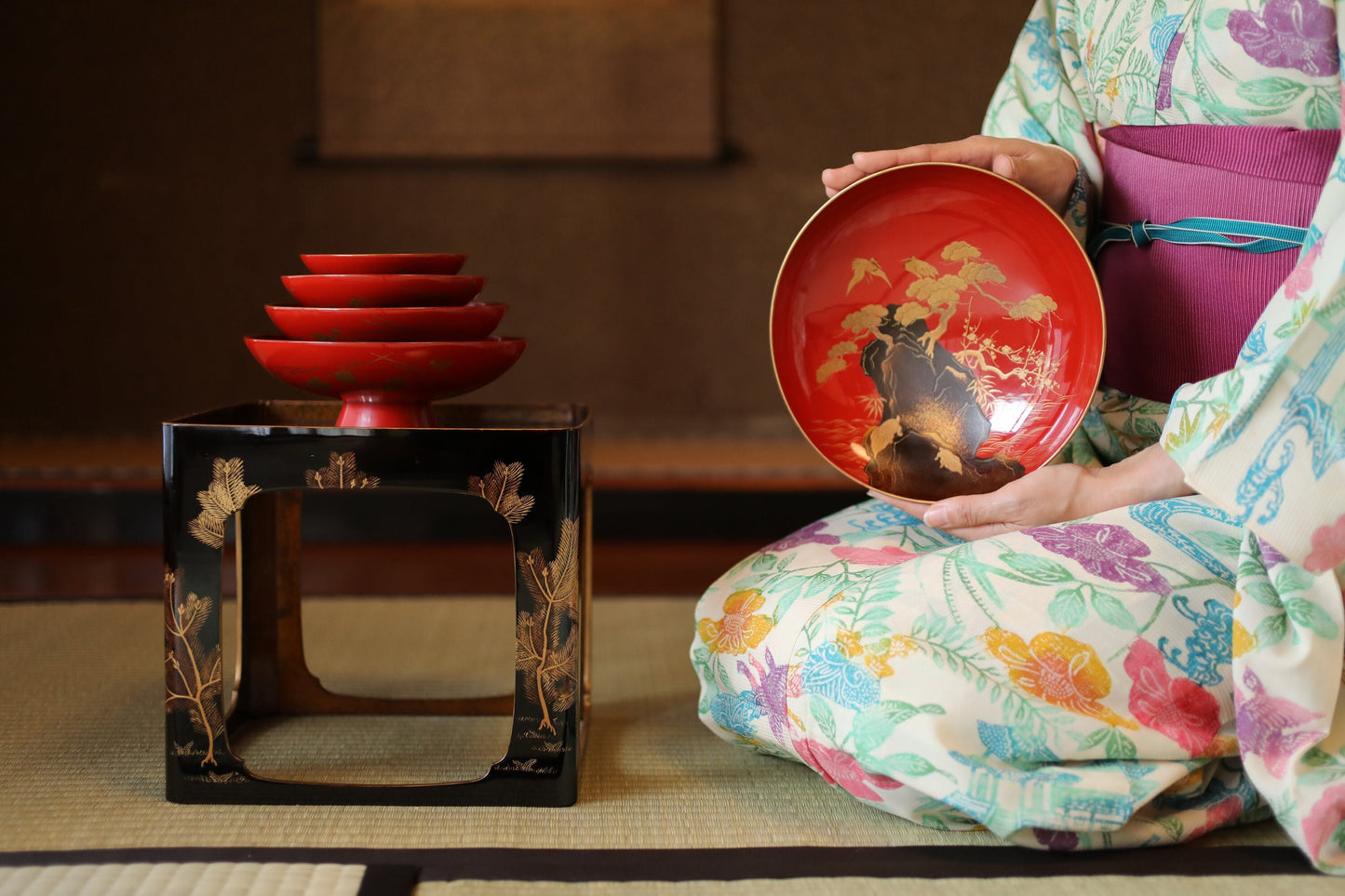 FINE! Japanese antique 1900s Gorgeous Lacquer ware set Sake cups gold MAKIE urushi with crane and tortoise ceremony tool H14.6in/H37cm