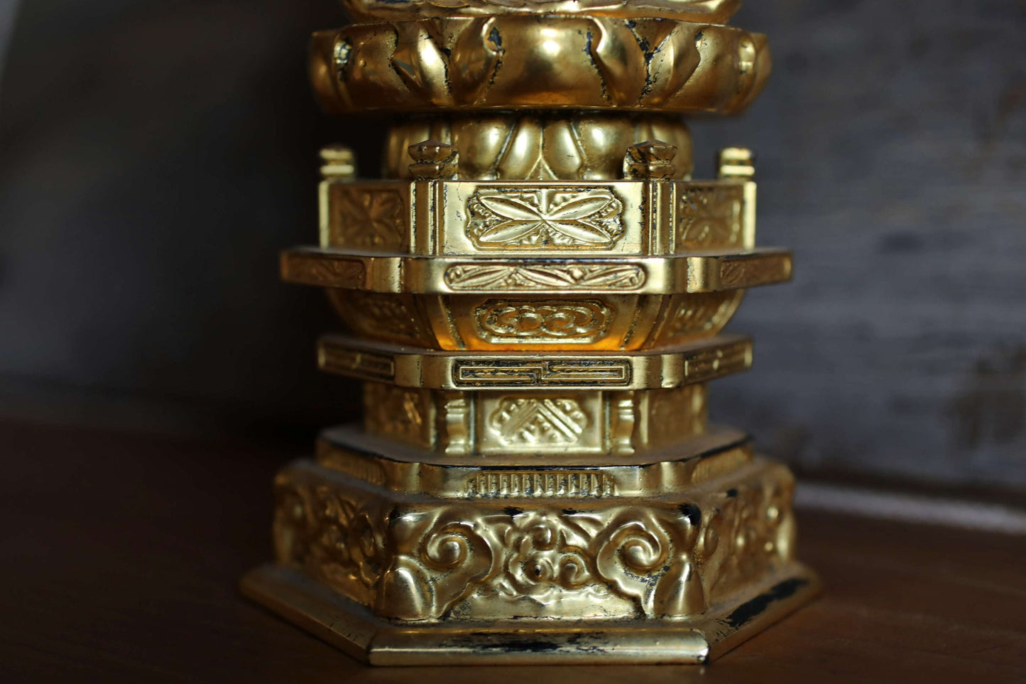 Japanese vintage wooden gold statue of Gautama Buddha, hand carved old buddhism sculpture Sakyamuni釈迦如来 H10.1×W3.9in/H25.7×10.8cm