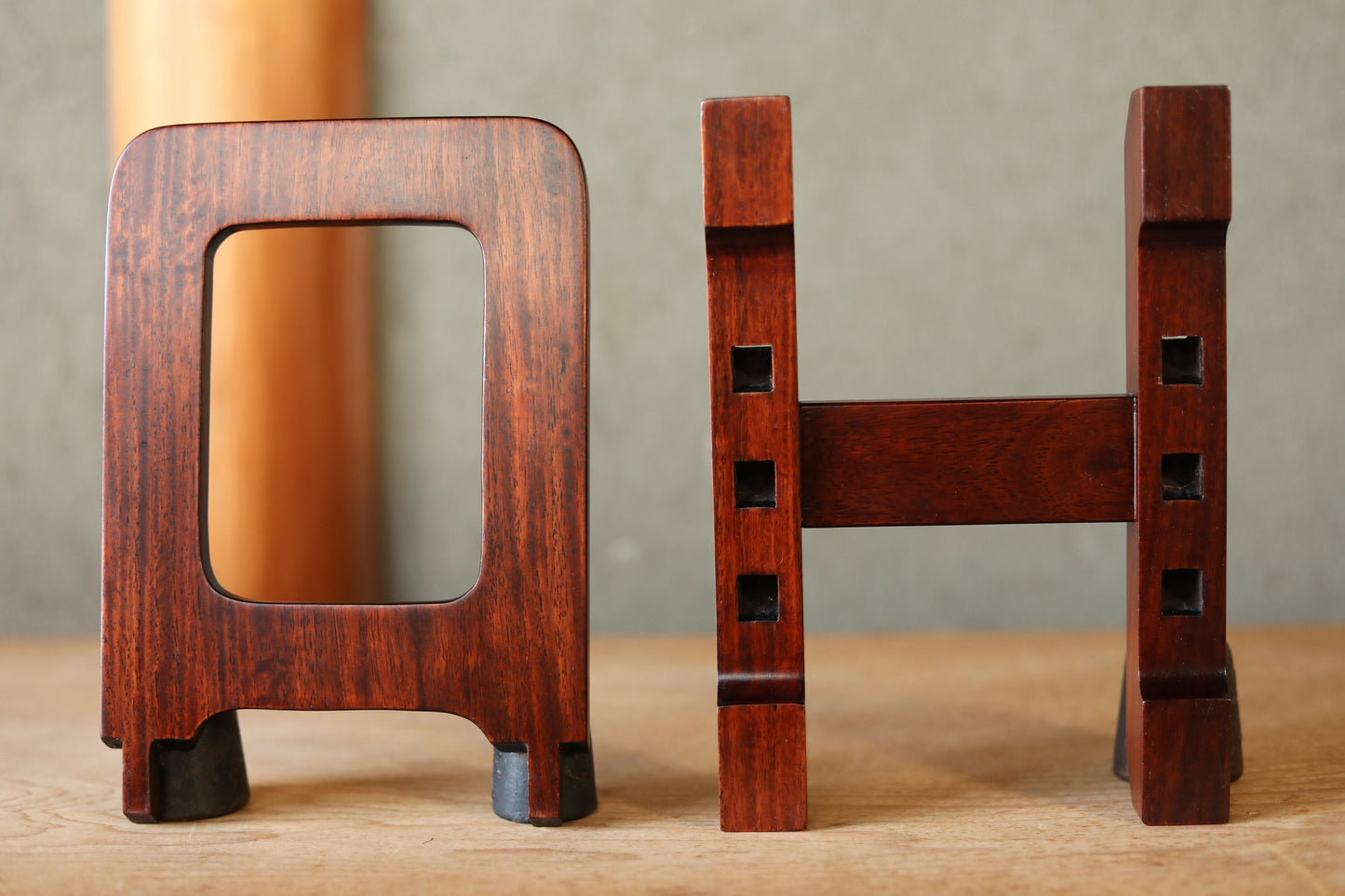 FINE! Japanese vintage KARAKI rosewood wooden Paint or ornamental plate stand, Adjustable angle/ wooden furniture H8.3×6.3in/H21×16cm