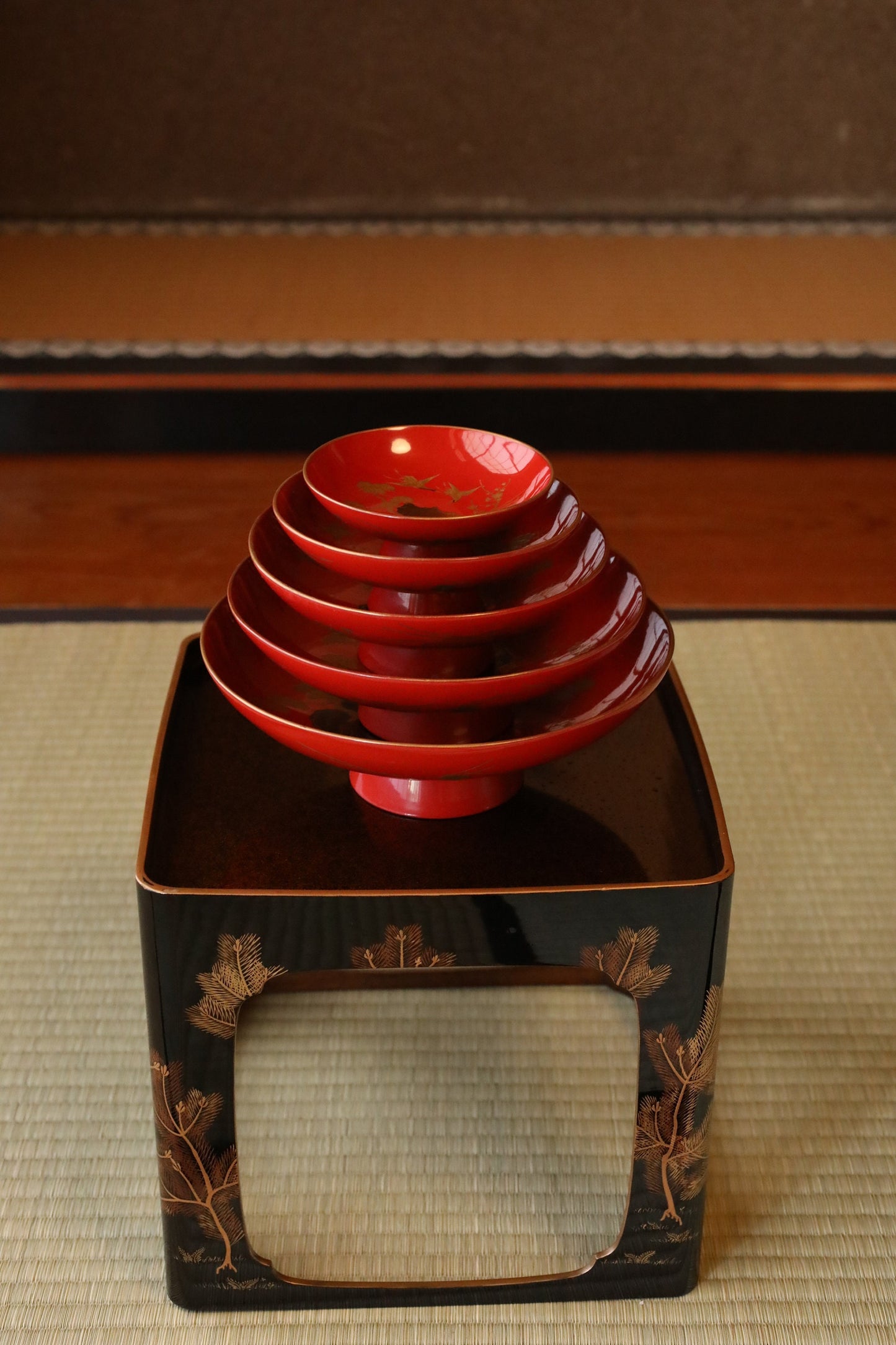 FINE! Japanese antique 1900s Gorgeous Lacquer ware set Sake cups gold MAKIE urushi with crane and tortoise ceremony tool H14.6in/H37cm