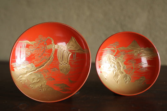 Japanese antique Pair of Red Gold lacquer MAKIE wooden sake cups with Mt.FUJI celebration design craft "sakazuki" for Gift 4.3in/10.8cm