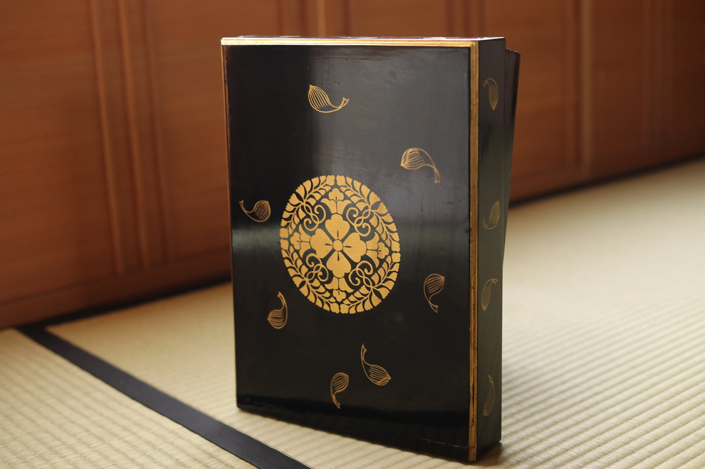 Japanese Makie Black urushi Lacquer Gold wisteria crest wooden box with 10 Buddhist sutra booklets, lacquer furniture 13.8×10in/35×25.3cm