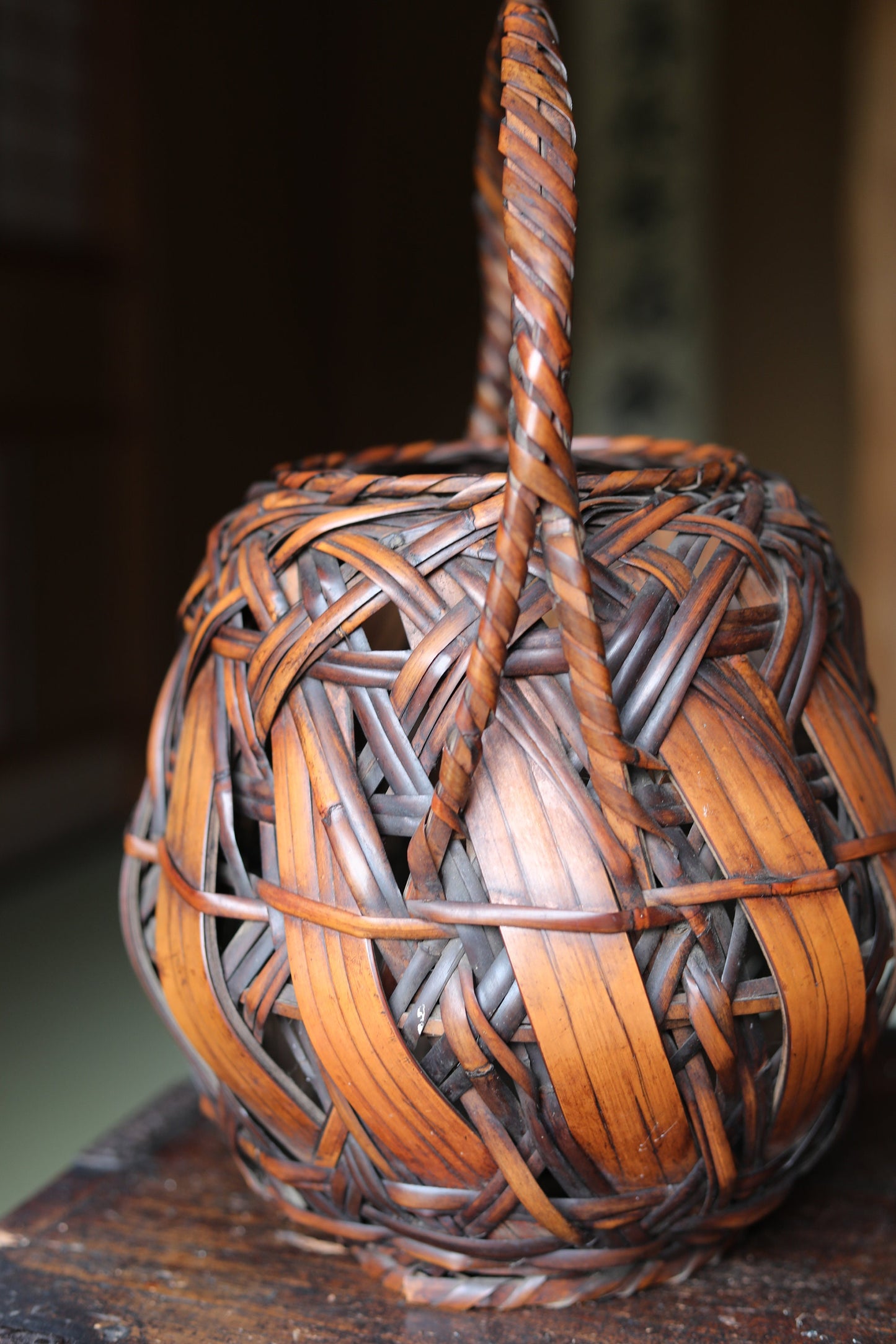 Japanese antique bamboo woven basket in smoke stained color with Inner vase For IKEBANA Tea ceremony, Hana-kago 1920s H15.4×10.6in/H39×27cm