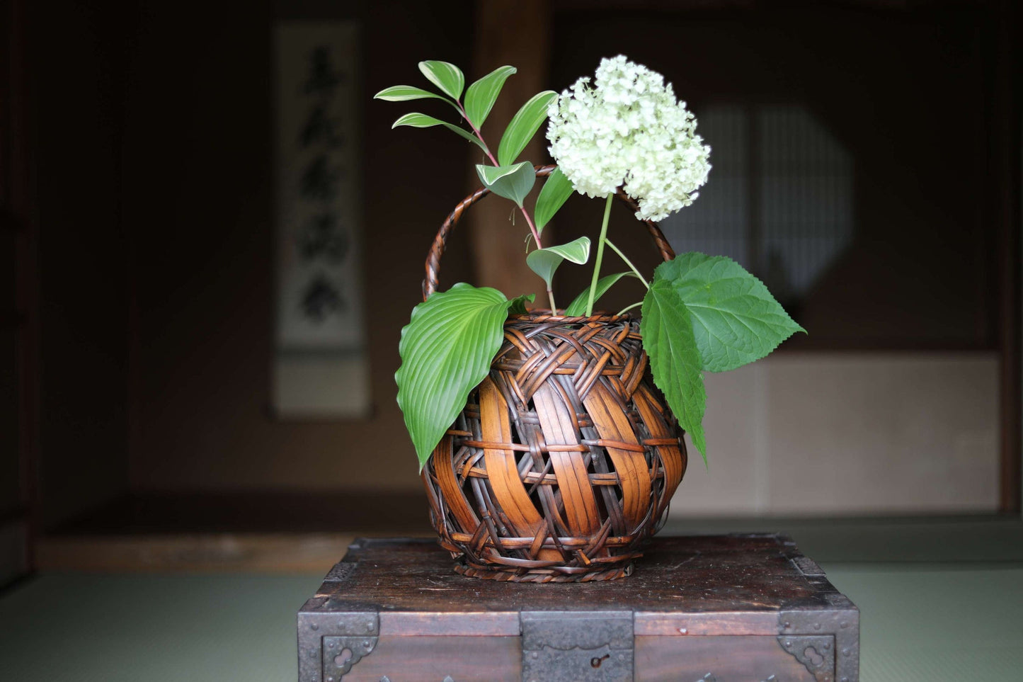 Japanese antique bamboo woven basket in smoke stained color with Inner vase For IKEBANA Tea ceremony, Hana-kago 1920s H15.4×10.6in/H39×27cm
