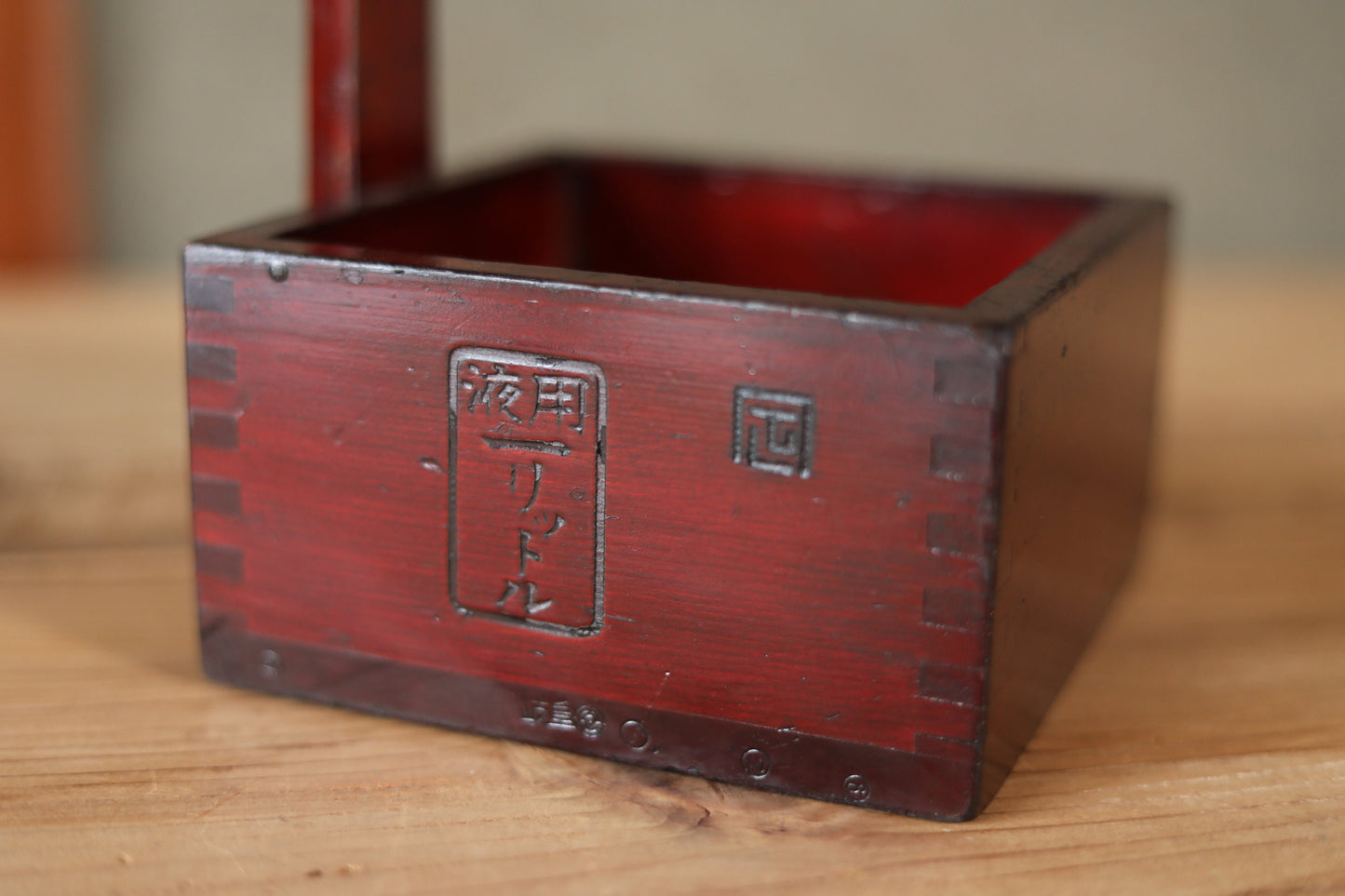 Japanese antique measuring box urushi Lacquer"枡MASU" with a handle ,sake ladle wood Kanji calligraphy 1920s H12.8×5.5in/H32.5×14cm
