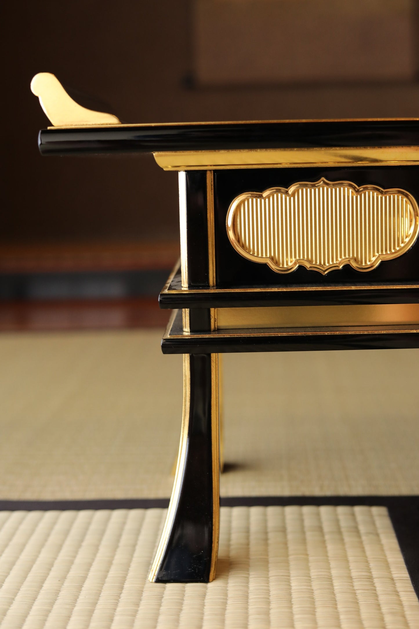 Japanese vintage lacquer pedestal, Buddhist table temple table, Buddhist Wood Stand, furniture, black Sutra desk H13.8×W21.7in/H35×W55cm