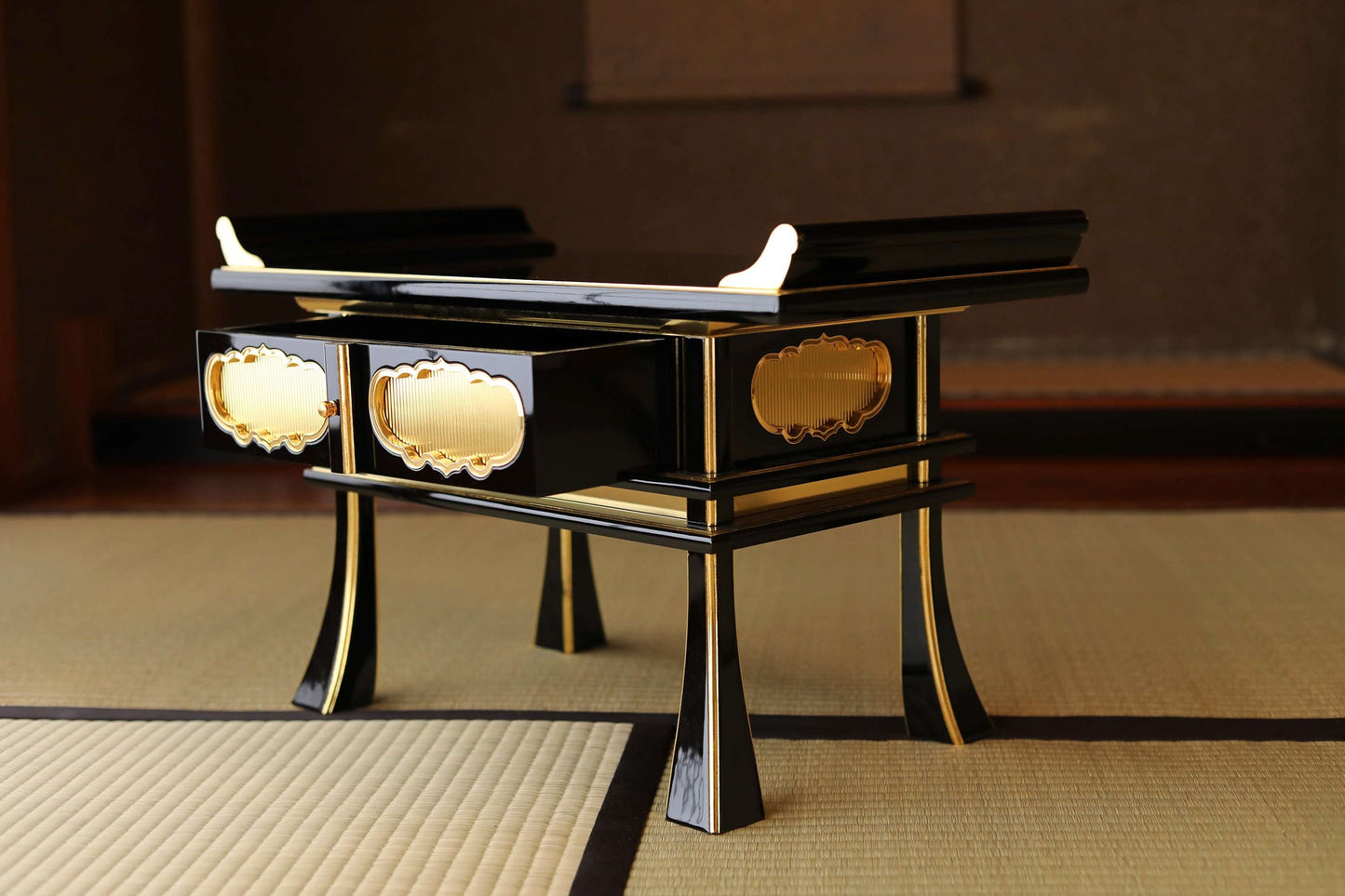 Japanese vintage lacquer pedestal, Buddhist table temple table, Buddhist Wood Stand, furniture, black Sutra desk H13.8×W21.7in/H35×W55cm