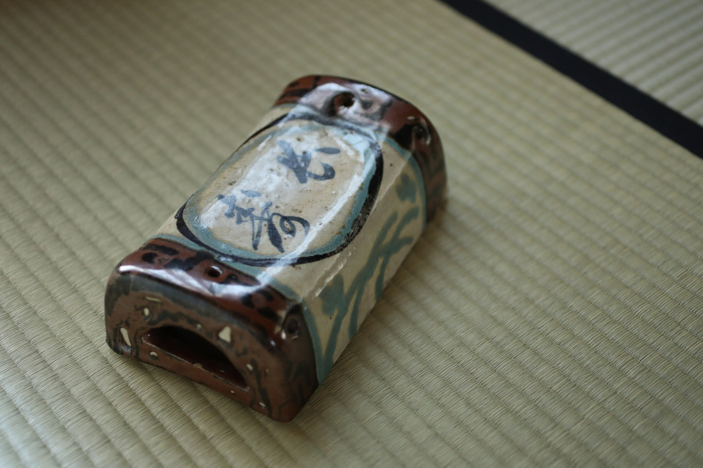 Japanese old porcelain siesta pillow hand printed with kanji calligraphy, nap pillow, Japanese antique 1930s H3.1×8.6in/H8×21.8cm.