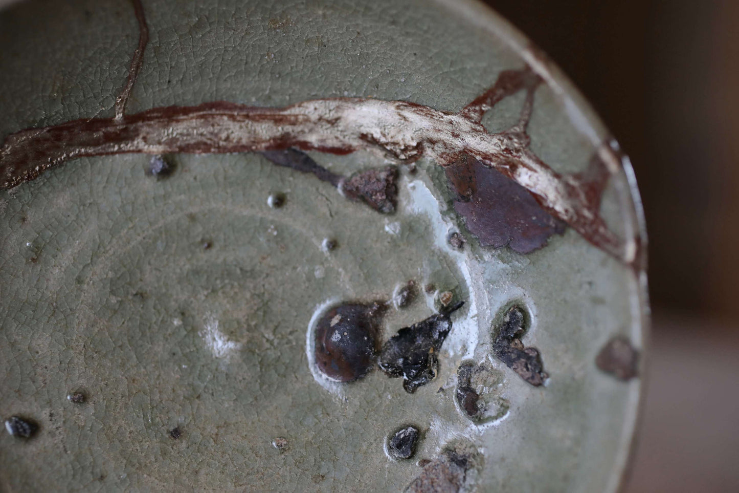 Japanese antique 17th century Momoyama seto porcelain Yobitsugi plate with kintsugi gold repair W4.3in/W11cm