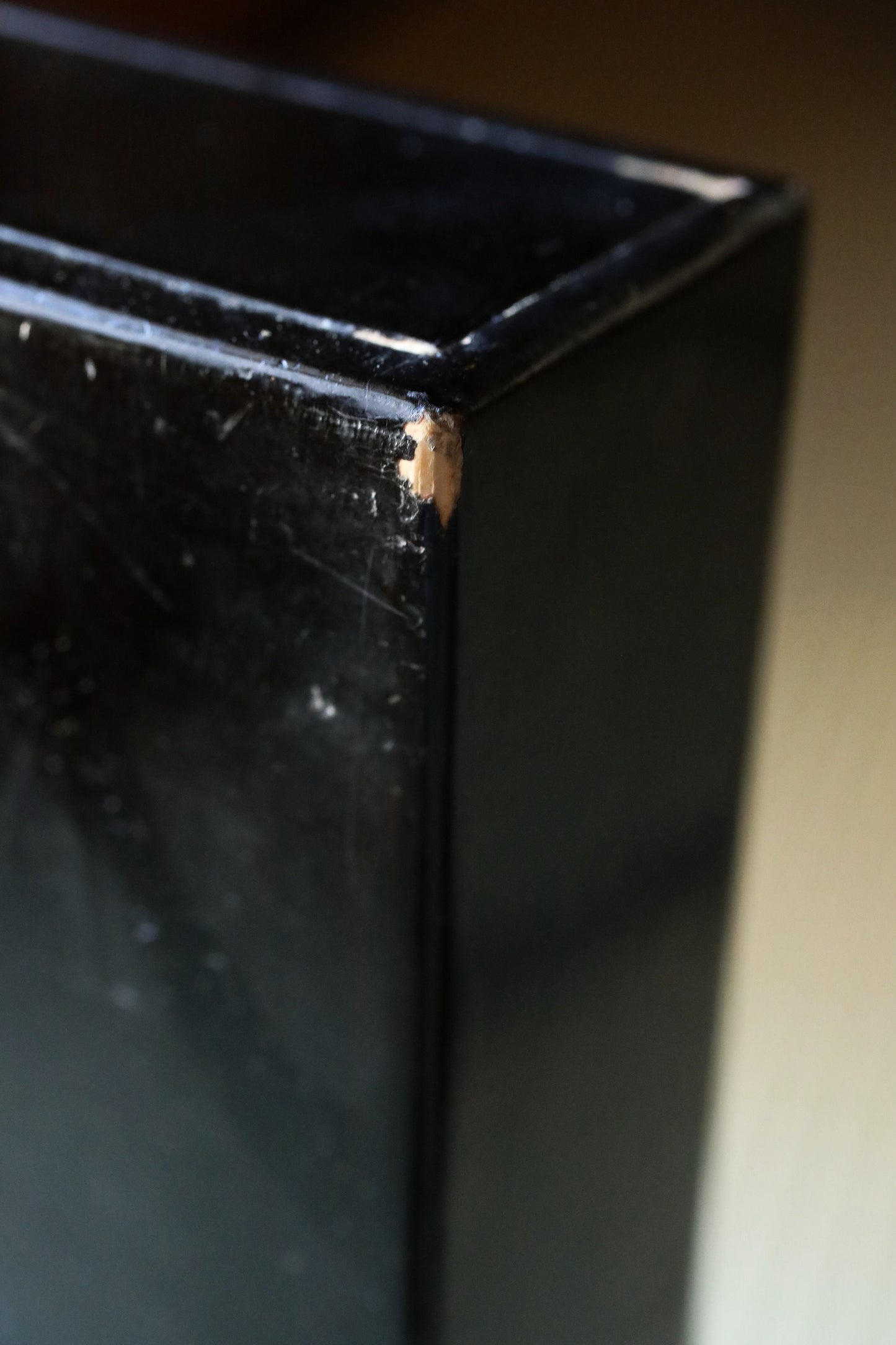 Japanese Antique 1800s Black Lacquered Box elongated shape Wood craft for GEISYA hairpin black with SAMURAI crest H16.5×W3.9in/H42×10cm