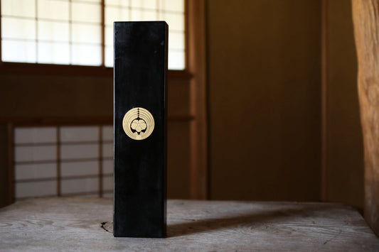 Japanese Antique 1800s Black Lacquered Box elongated shape Wood craft for GEISYA hairpin black with SAMURAI crest H16.5×W3.9in/H42×10cm
