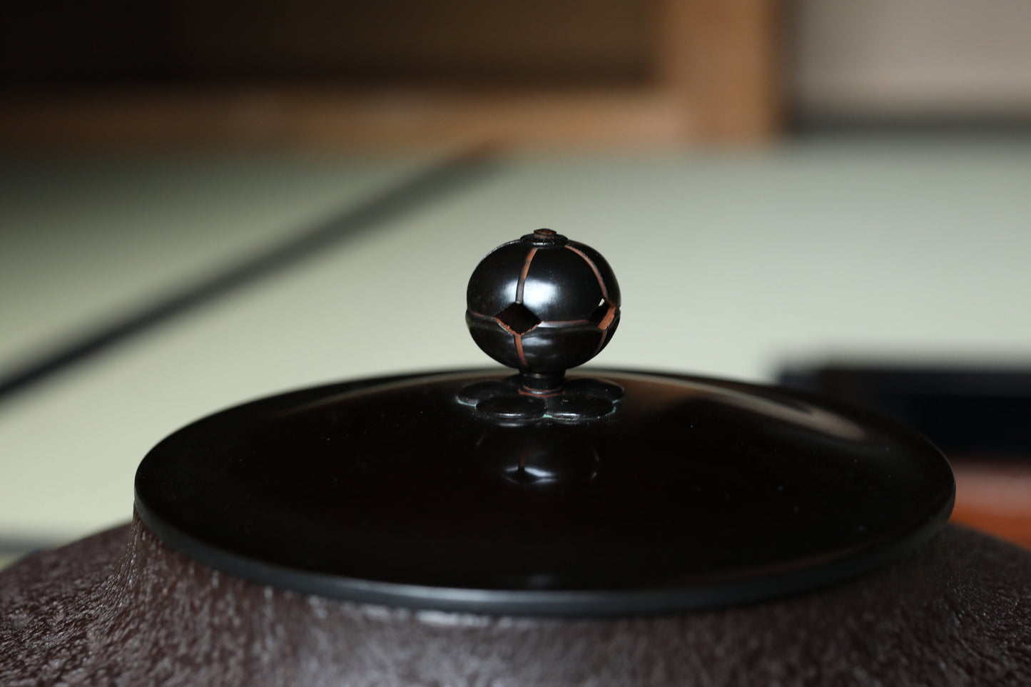 FINE! Japanese vintage cast iron kettle For Tea ceremony with a copper lid, "Amida-gama" Famous Kettle Master Box 1960s W10.2in/W26cm