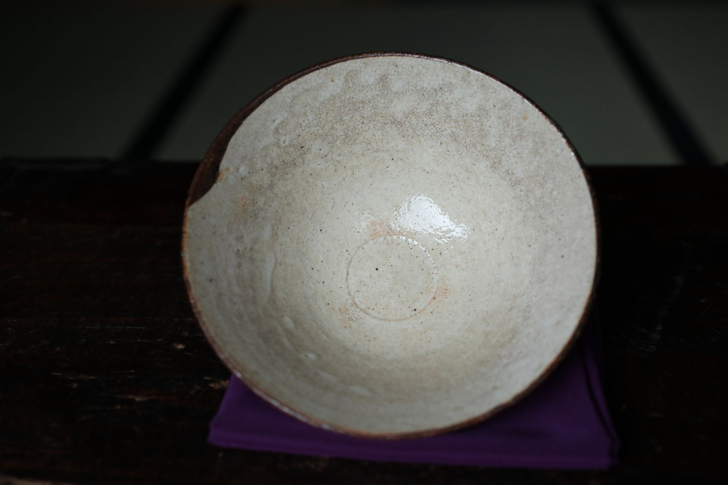 Japanese vintage Seto Karatsu ware Hira chawan "KAWA KUJURA whale skin" tea bowl for tea ceremony White glaze H2.4×W6.1in/H6×15.6cm.