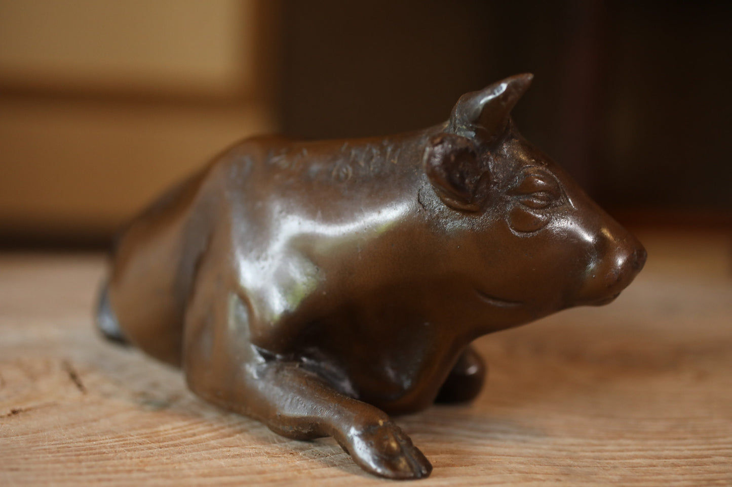 Japanese vintage bronze cow ornament figurine, cast iron, animal metal art doll H4.9×W12×D5.5in/H12.5×30.5×14cm
