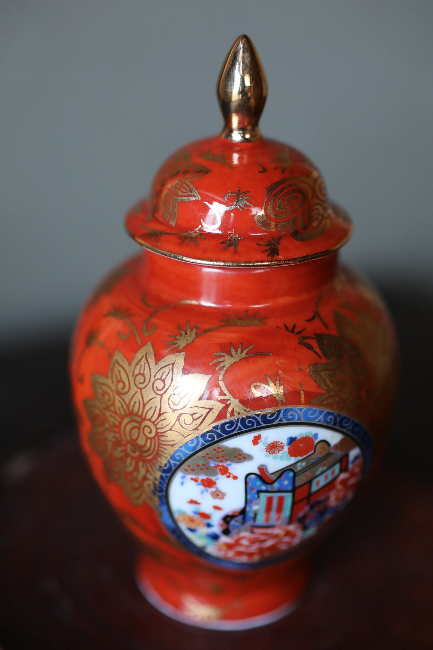 Japanese flower small vase porcelain KUTANI ware jar with lid Red and gold flower design H5.1×2.8in/H13×7cm