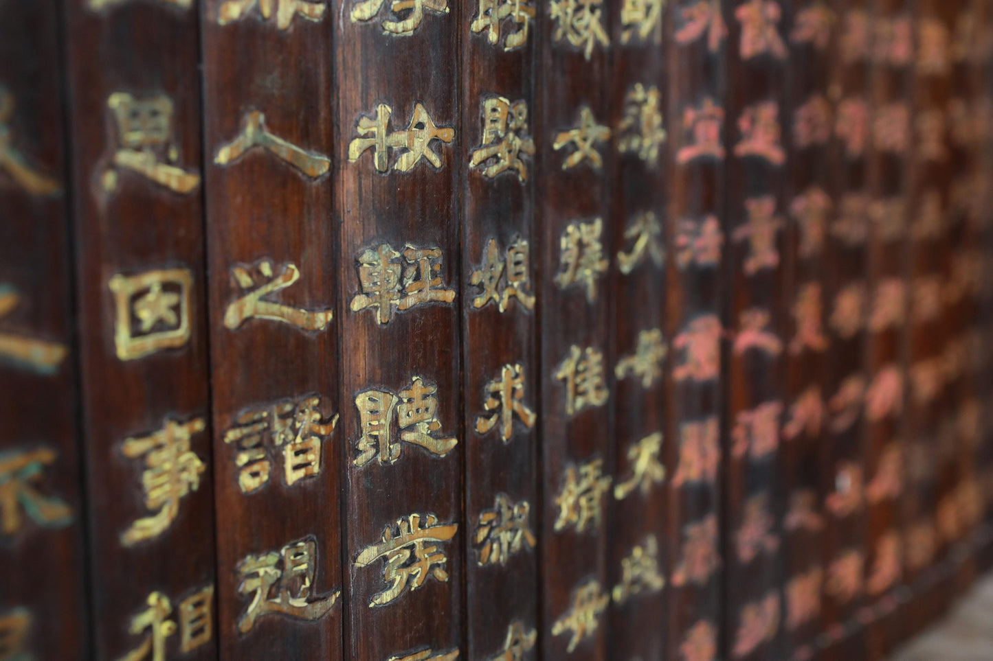 RARE! Japanese antique calligraphy "The Teachings of Zhu Xi" bamboo wood beautiful curving signboard, 1890s W403.5in/W1025cm