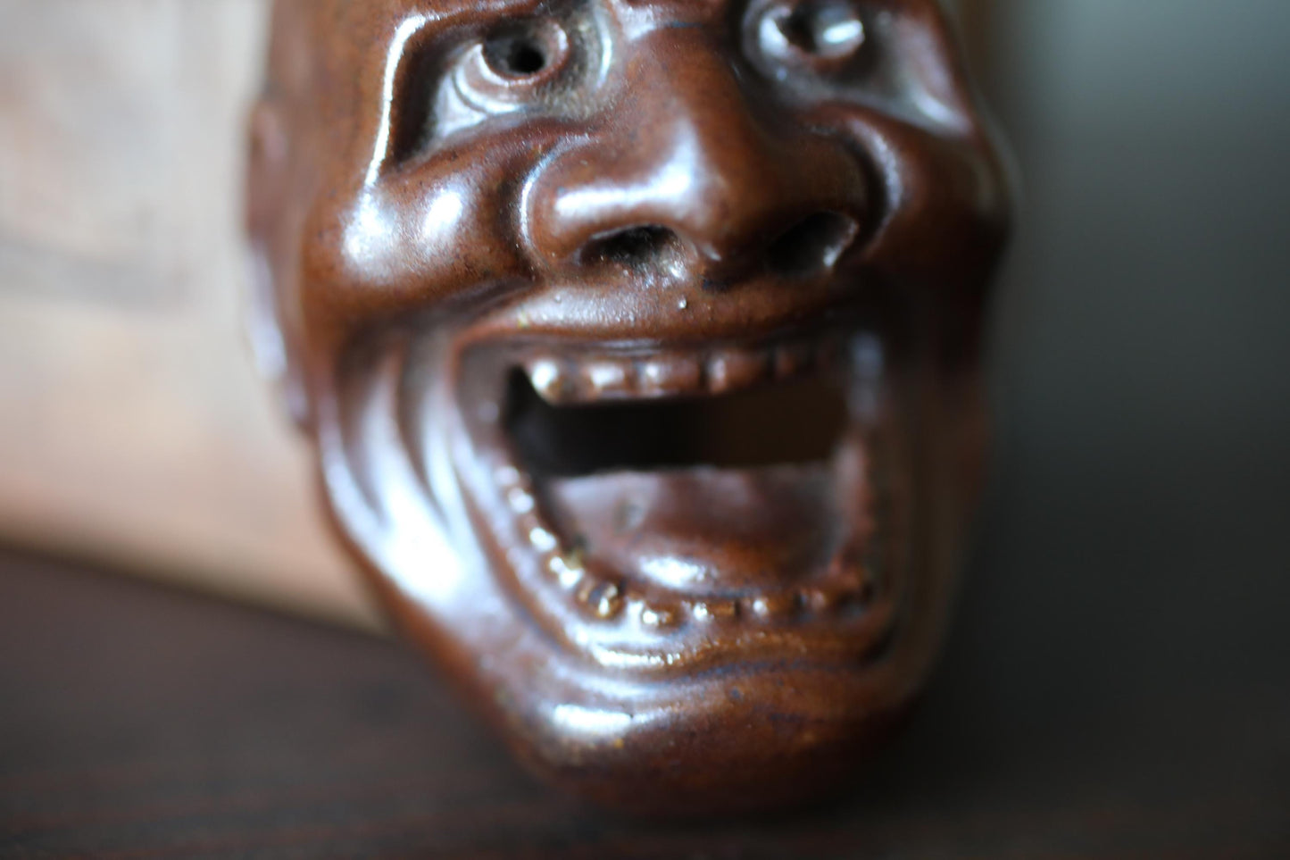 Miniature pottery Noh demon mask, 三光飛出 "Sanko tobide". pottery small ornament from Japanese traditional Noh playing, 2.7x1.9/6.9×4.9cm