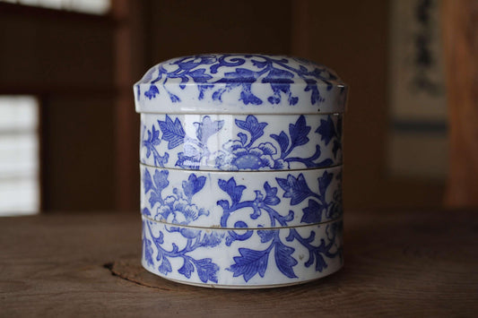 Antique Meiji era Imari Porcelain Jūbako Blue flower pattern decoration Stacking ceramic Bento Box H7.9×7.7in three-tiered box