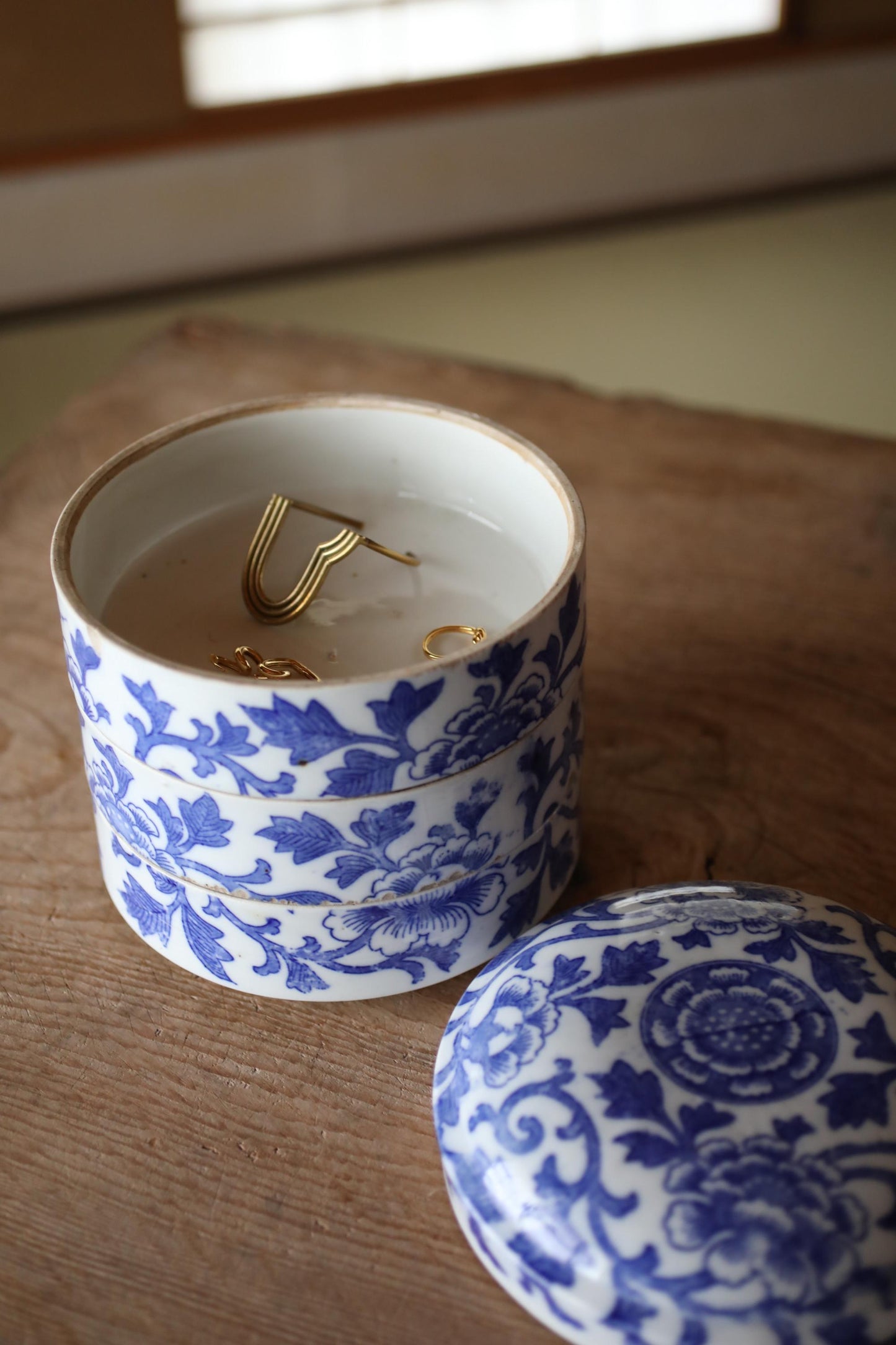Antique Meiji era Imari Porcelain Jūbako Blue flower pattern decoration Stacking ceramic Bento Box H7.9×7.7in three-tiered box