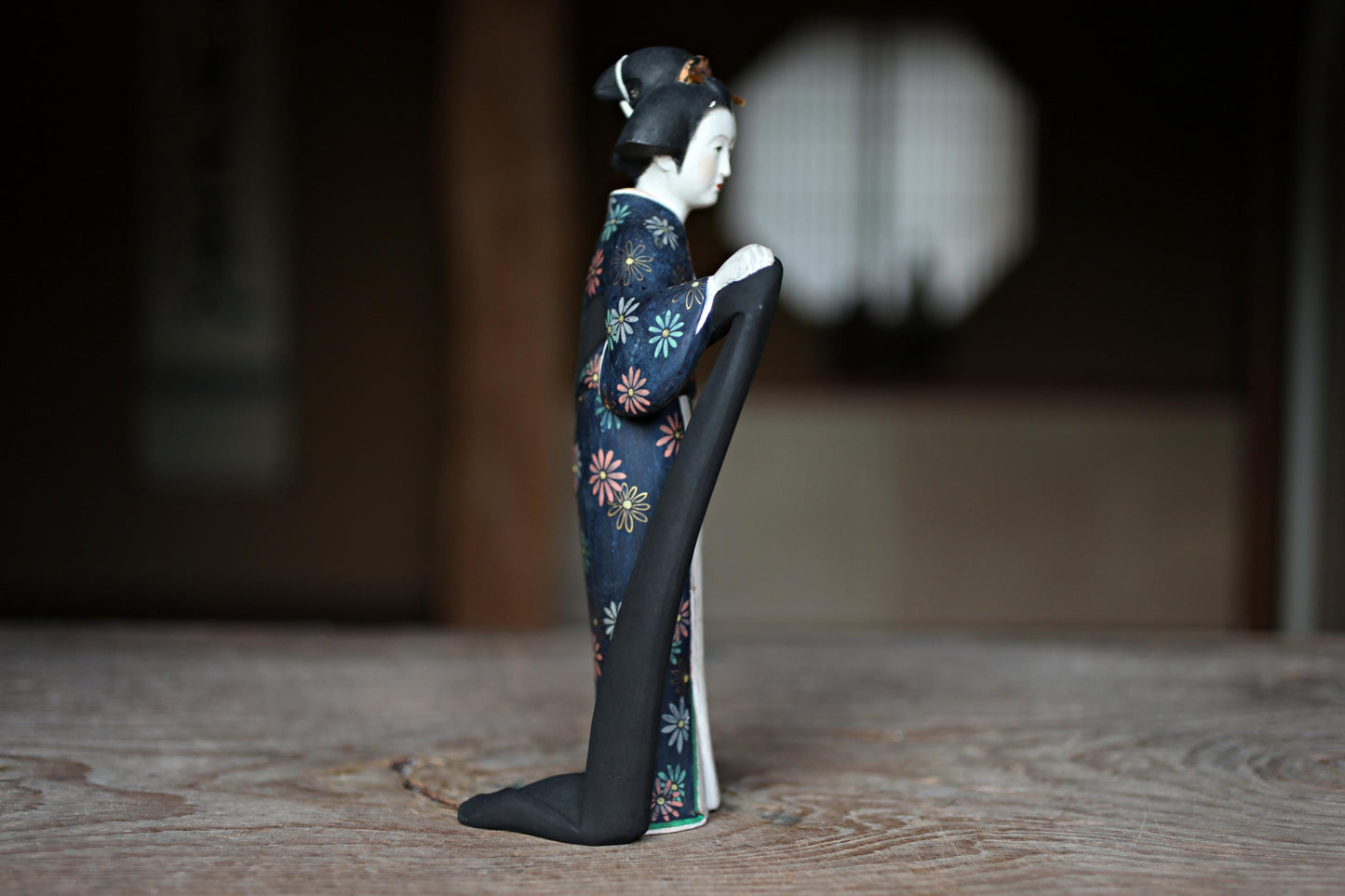 FINE! RARE! Japanese vintage Kabuki doll Beautiful KIMONO women looking back made of wood carved with sign for Gift H10.2×5.9in/H26×15cm