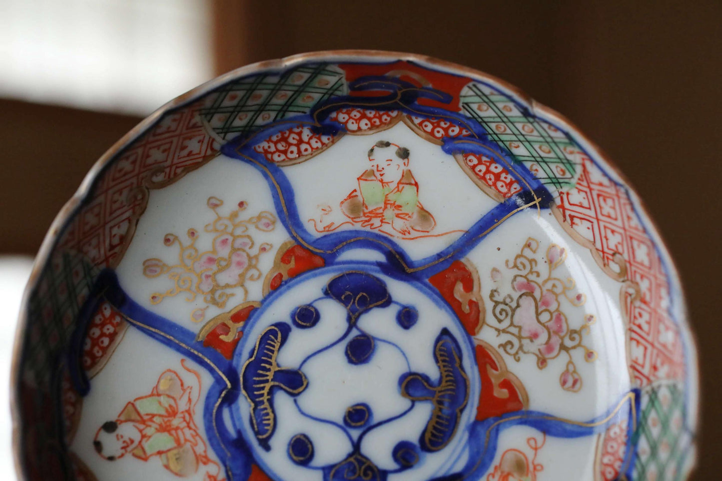 Set of 4 Japanese antique old small plate porcelain dishes, beautiful Koimari 1870s Flowers and flower decorators 4.5in/11.5cm