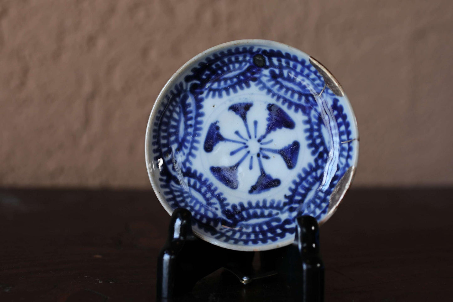 Japanese vintage handcraft small plate, KINTUSGI porcelain ceramic dish Blue White relief pattern flower SOMETSUKE 3.9in/10cm
