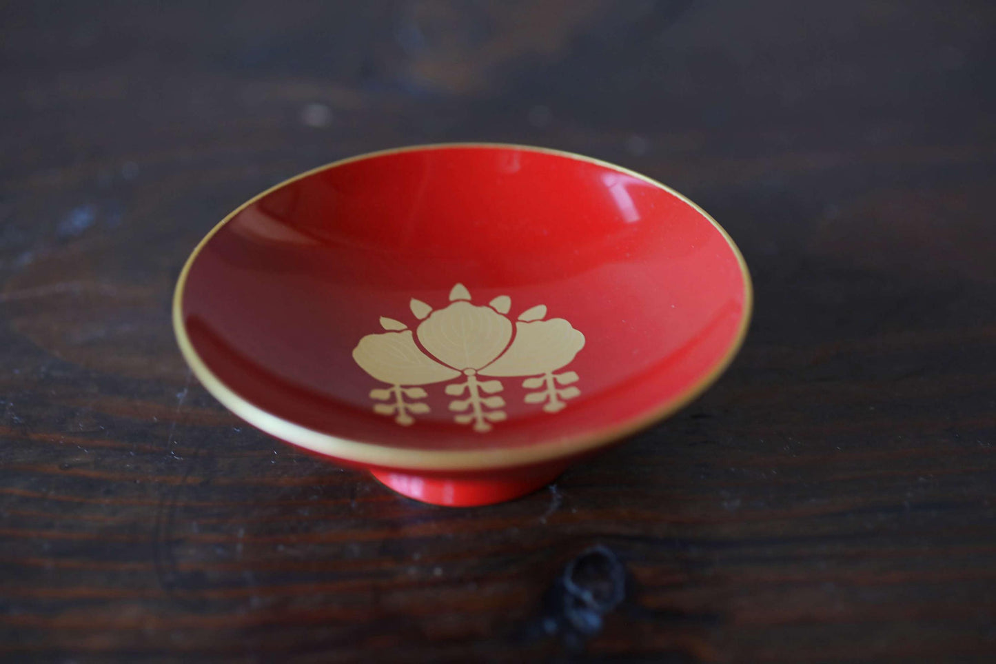 Red lacquer wooden sake cup with a SAMURAI family crest (foxglove tree), Japanese vintage wooden urushi tableware "SAKAZUKI" 3.5in/9cm