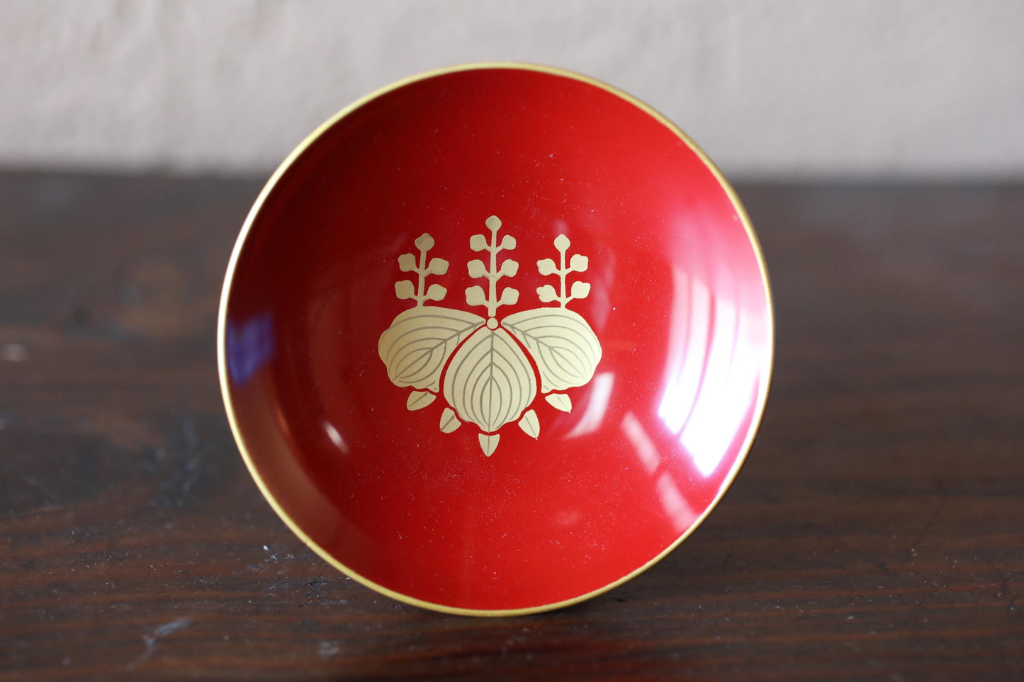 Red lacquer wooden sake cup with a SAMURAI family crest (foxglove tree), Japanese vintage wooden urushi tableware "SAKAZUKI" 3.5in/9cm