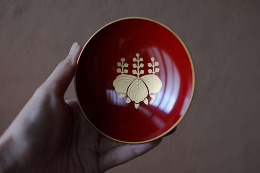Red lacquer wooden sake cup with a SAMURAI family crest (foxglove tree), Japanese vintage wooden urushi tableware "SAKAZUKI" 3.5in/9cm