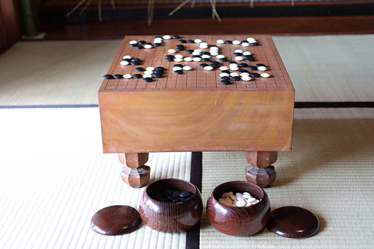 FINE! Go playing table curved out of a single wood, IGO stone shell set board game ,Japanese furniture HAMAGURI H10.4×17.8in/H26.5×45.2cm