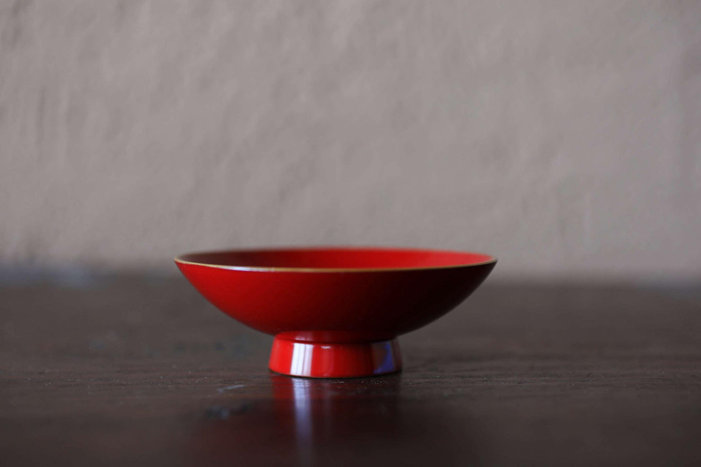 Red lacquer wooden sake cup with a SAMURAI family crest (foxglove tree), Japanese vintage wooden urushi tableware "SAKAZUKI" 3.5in/9cm