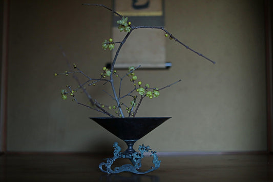 FINE! Japanese antique bronze flower vase with birds & wave shaped legs, Japanese furniture temple style 1800s wooden box W10.4in/W26.5cm