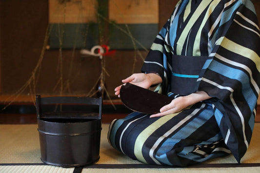 Japanese antique wood bucket with a handle and a double lid lacquered in black called OKE lunch box EDO craft H10×9.8in/H25.5×9.8cm