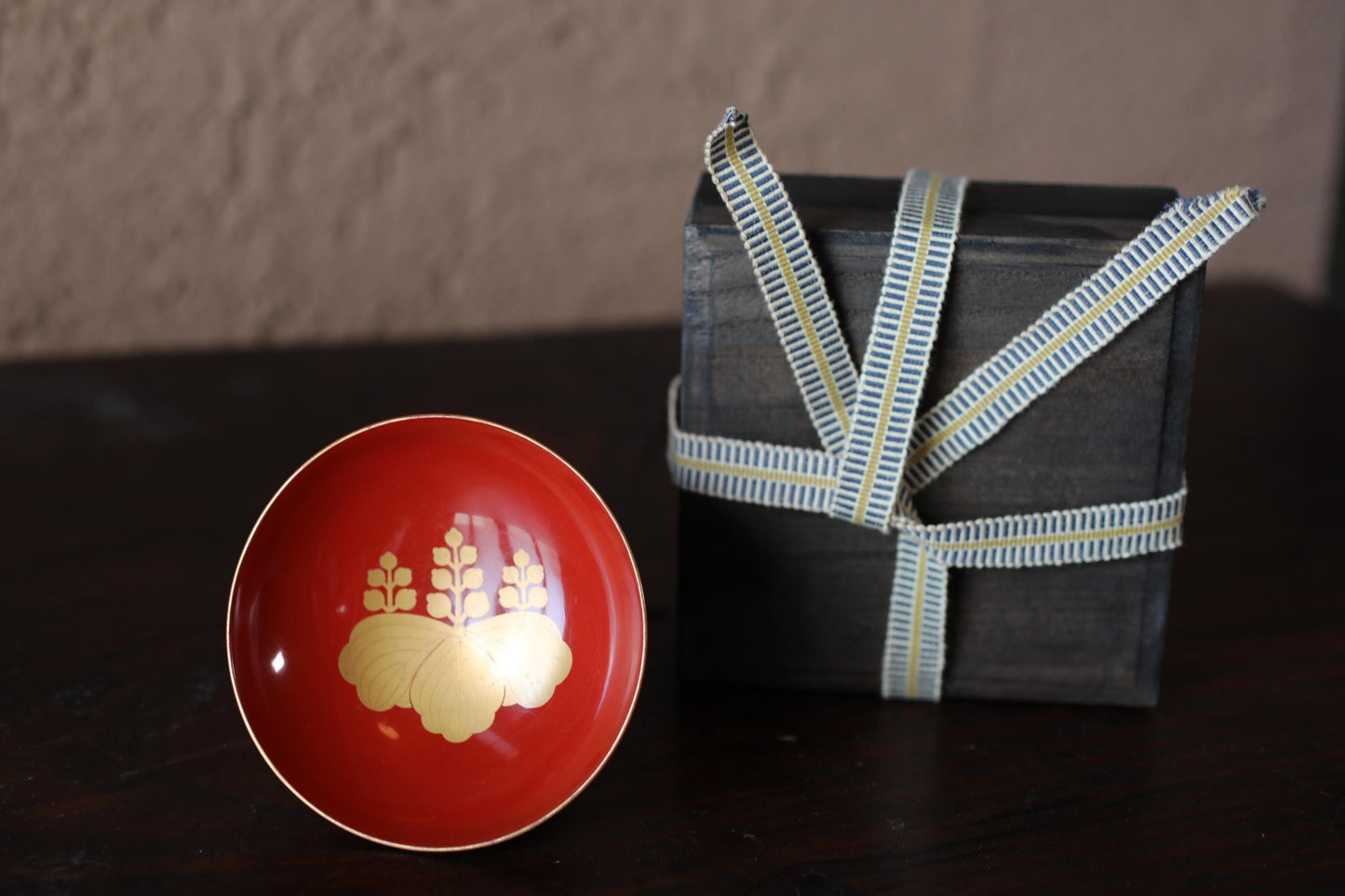 Red lacquer wooden sake cup with a SAMURAI family crest (foxglove tree), Japanese vintage wooden urushi "SAKAZUKI" 3.5in/9cm