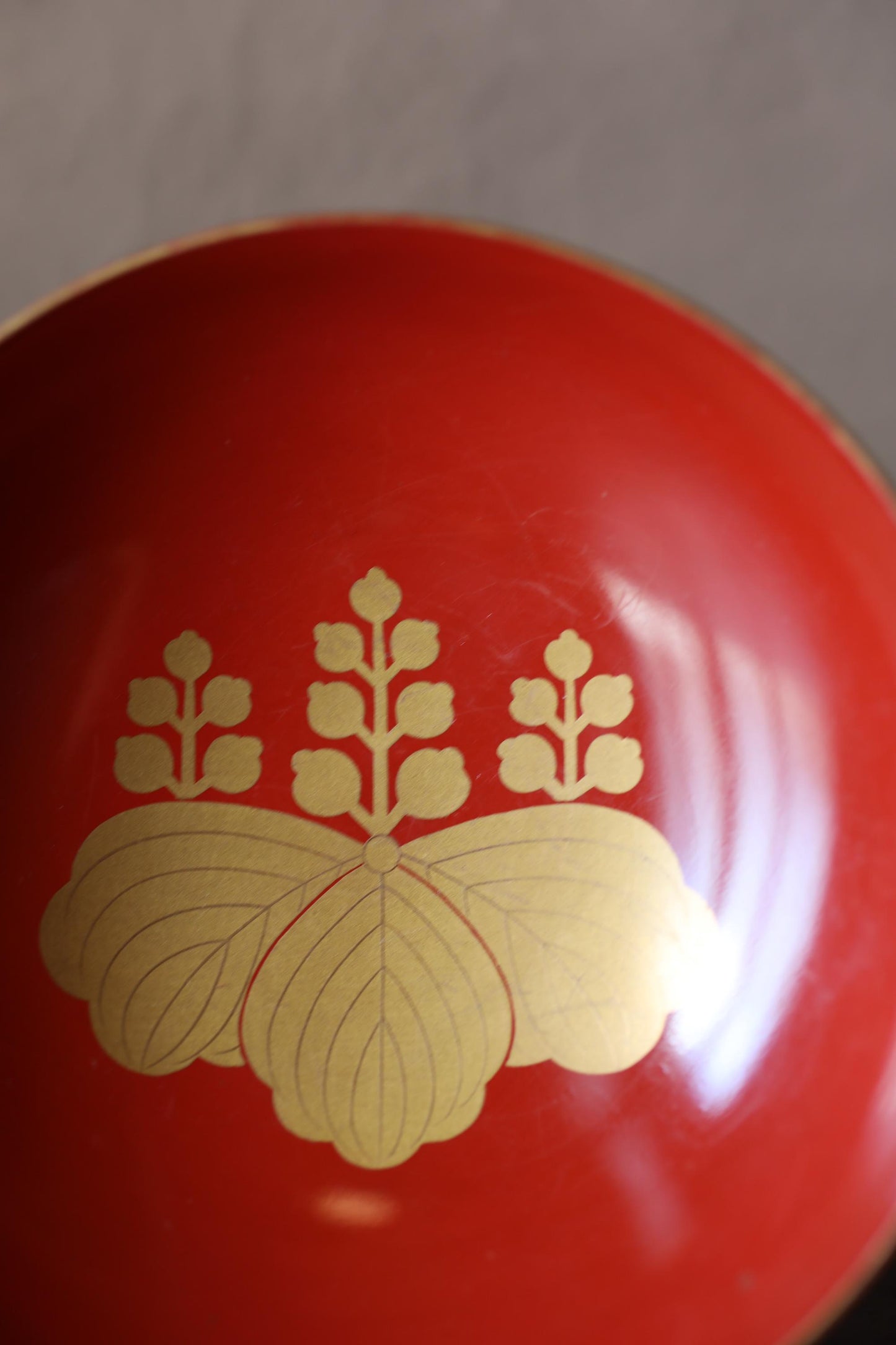 Red lacquer wooden sake cup with a SAMURAI family crest (foxglove tree), Japanese vintage wooden urushi "SAKAZUKI" 3.5in/9cm