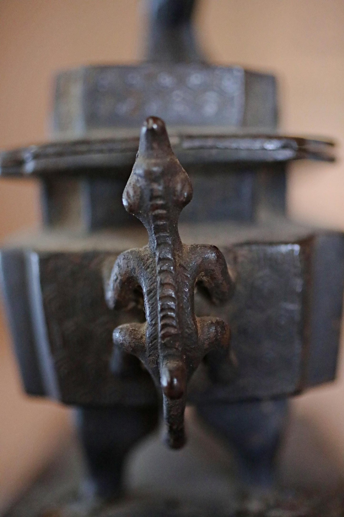 FINE! 1820s Japanese antique Bronze censer Koro shishi for repose of souls buddhist temple with box gecko lizard shogun Incense H6.3in/H16cm