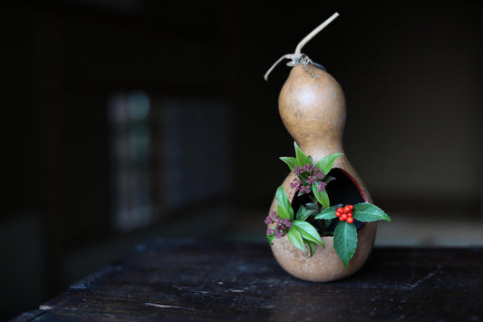 Japanese vintage vase floral organs hand made of natural GOURD bottle with signature, wooden box, Tea ceremony H8.9×4.3in / 22.5x11cm