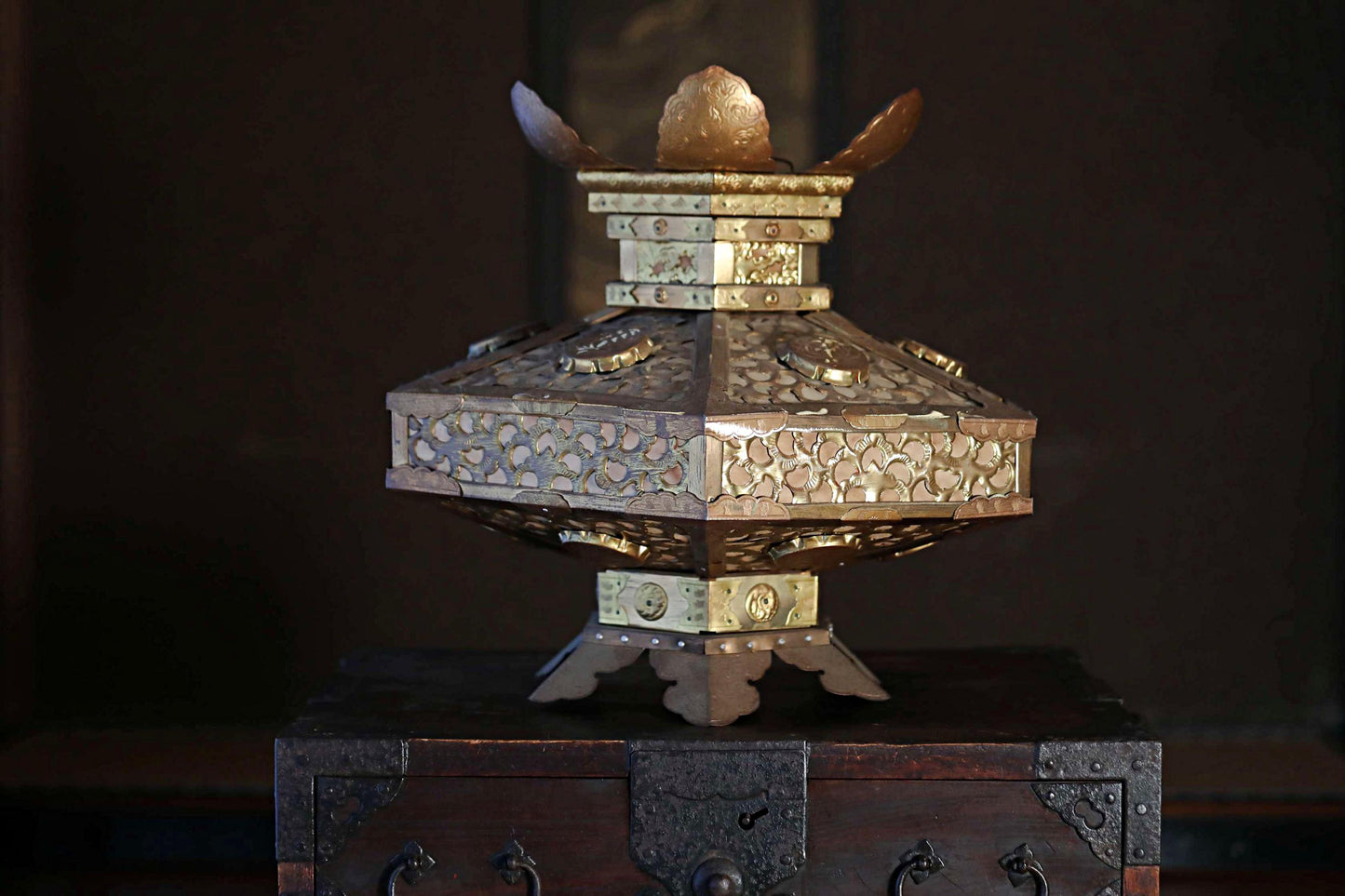 RARE! BIG! Japanese Antique gold Lantern Buddhist temple lamp Hanging Lantern Tsuridoro open work H14.6×W16.5in/H37×42cm