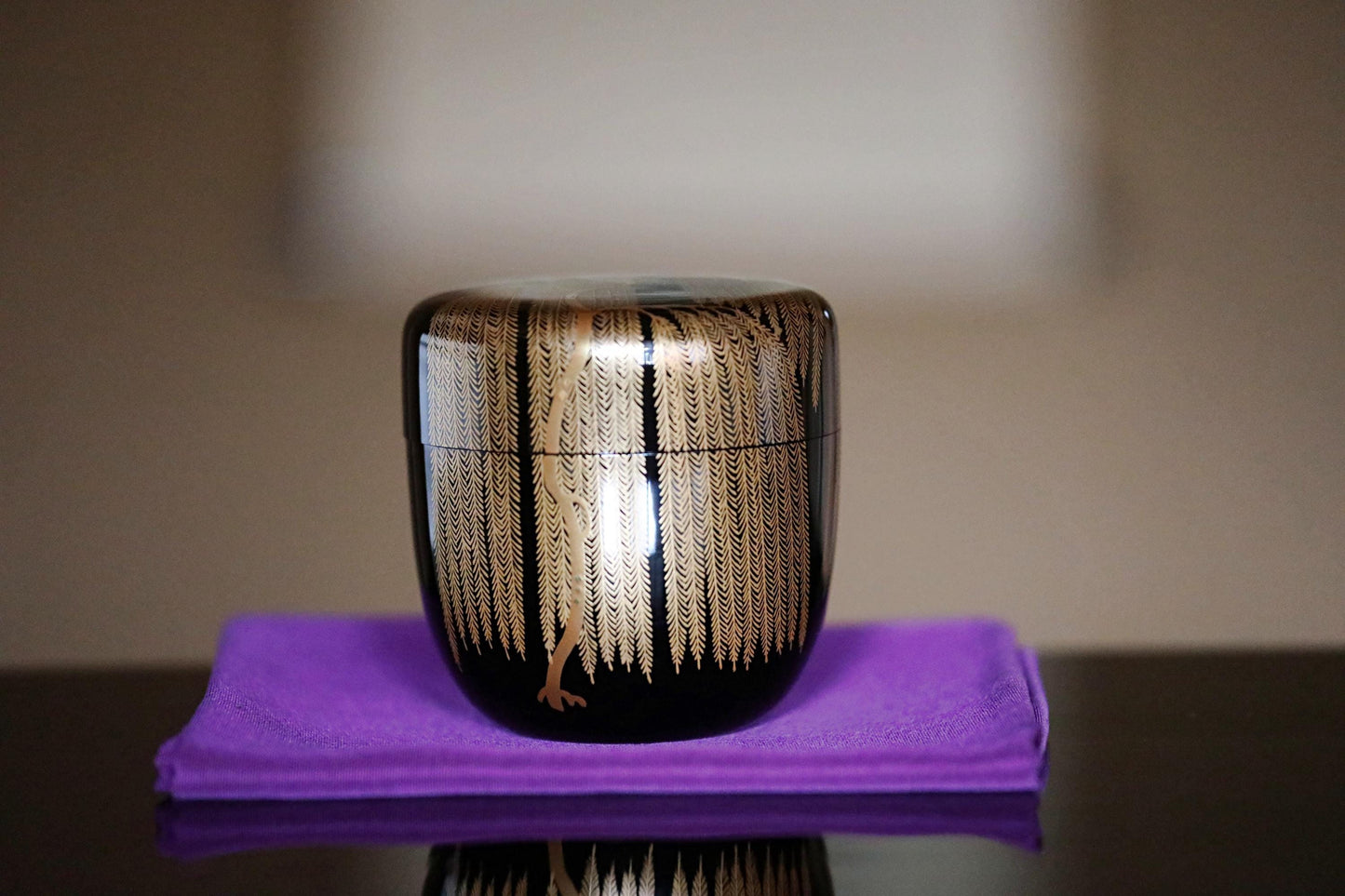FINE!! Japanese vintage "matcha" green tea caddy with golden willow tree, "棗 natsume", for tea ceremony 1970s H3in/H7.5cm