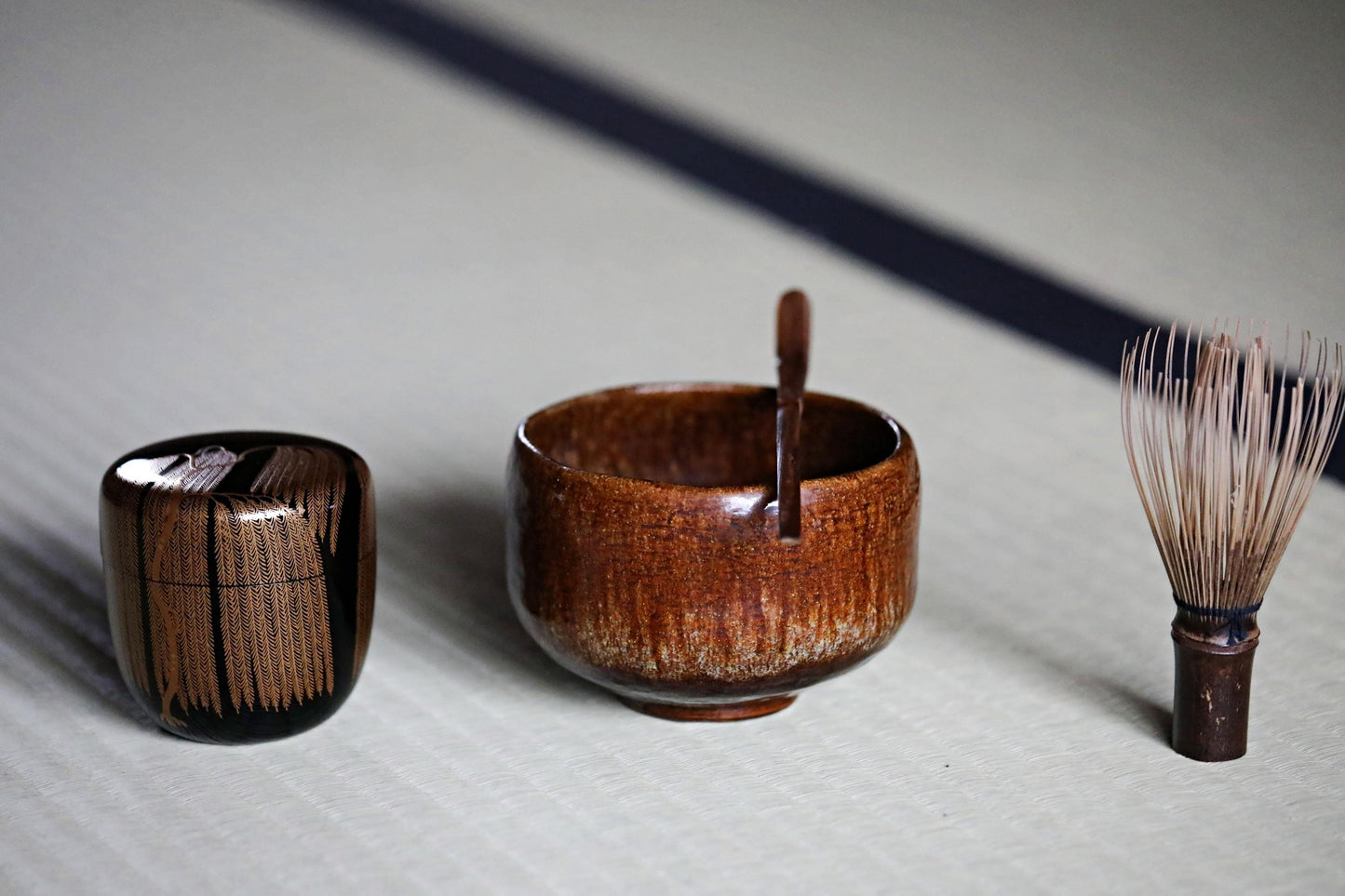 FINE!! Japanese vintage "matcha" green tea caddy with golden willow tree, "棗 natsume", for tea ceremony 1970s H3in/H7.5cm