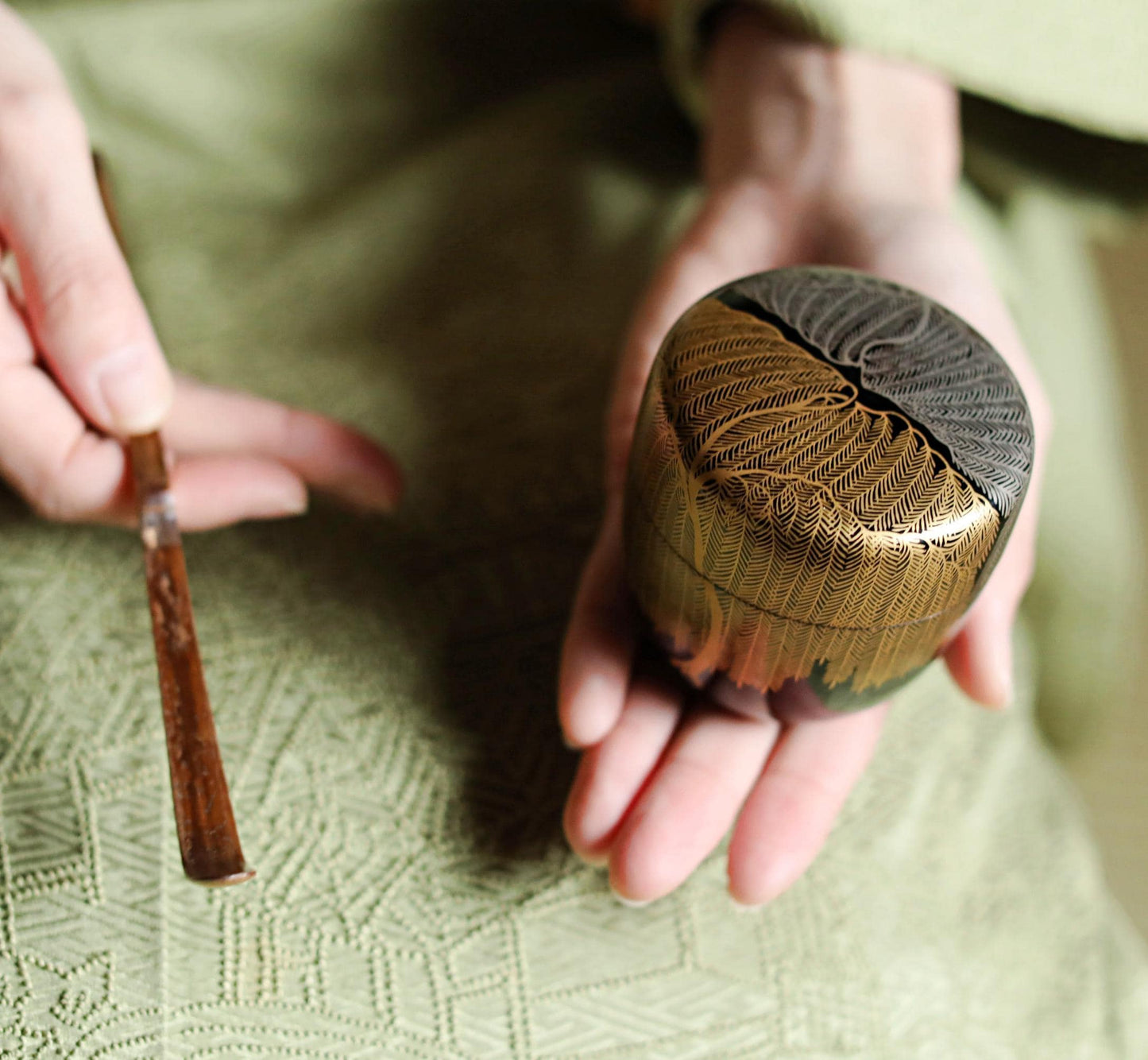 FINE!! RARE! Japanese vintage "matcha" green tea caddy with gold Silver willow tree Wajima Makie "棗 natsume" for tea ceremony H2.6in/H2.6cm