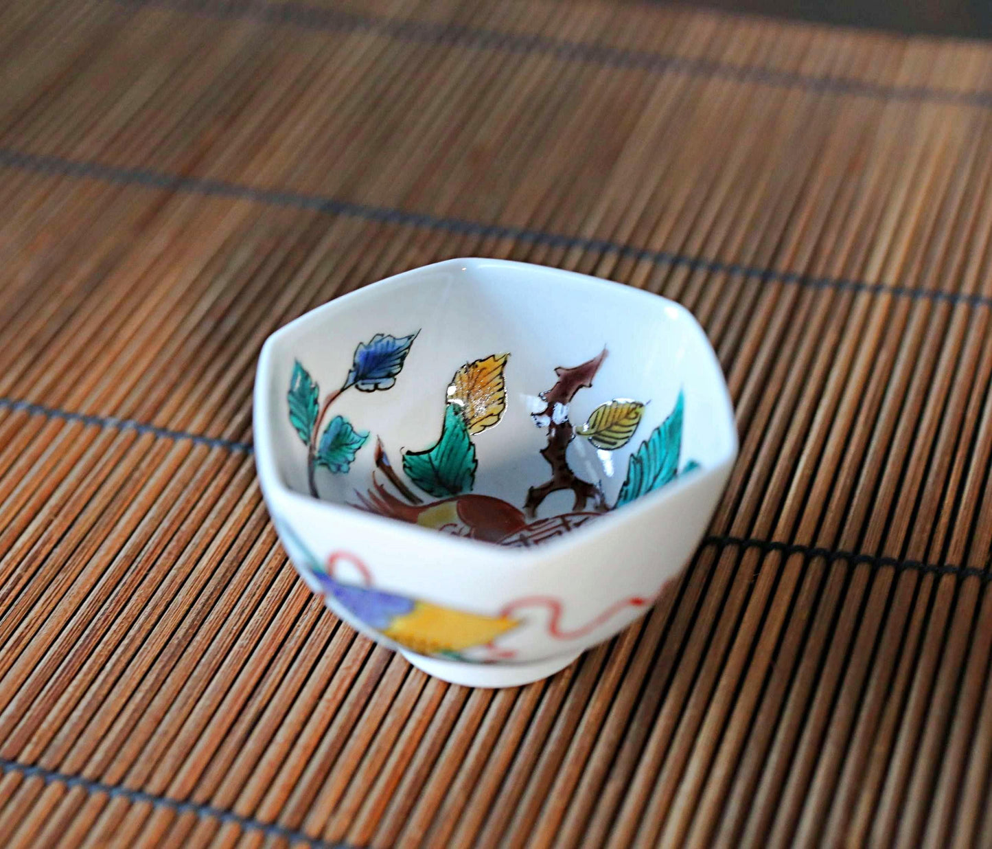FINE! Japanese 九谷 kutani ware Sake Cup with flowers pomegranate porcelain cup beautiful hand painting sign wooden box For GIFT 2.4in/6cm