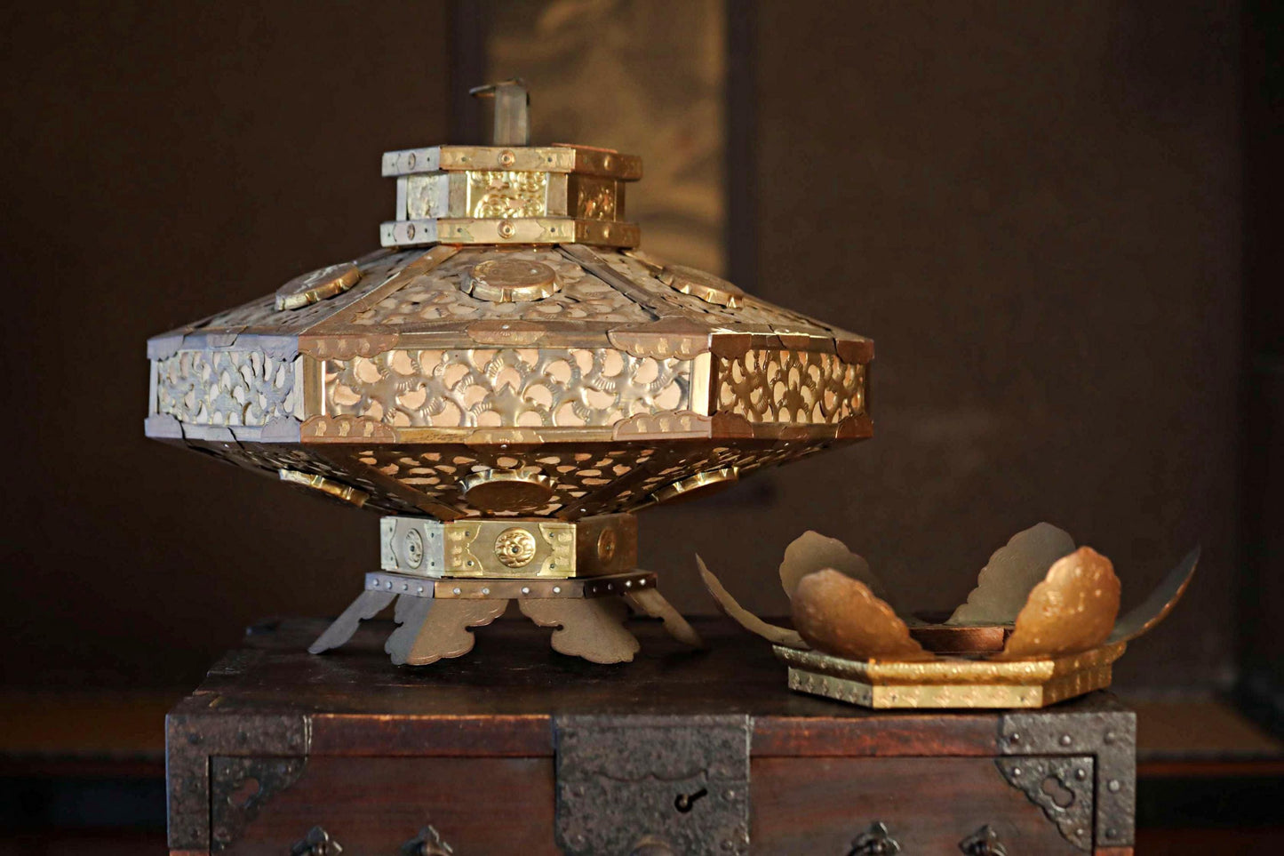 RARE! BIG! Japanese Antique gold Lantern Buddhist temple lamp Hanging Lantern Tsuridoro open work H14.6×W16.5in/H37×42cm